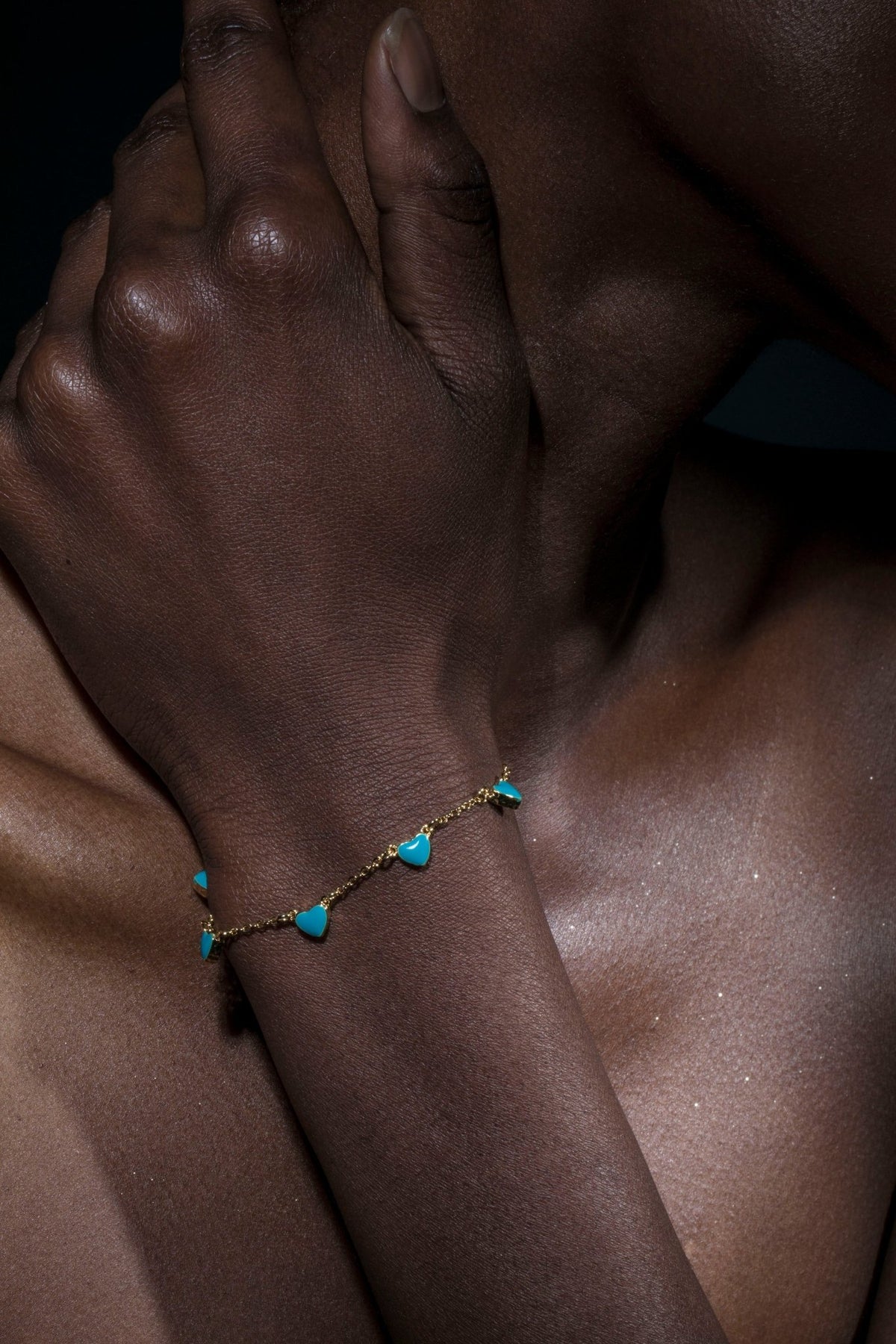 Heartfelt Charm: Chain of Hearts Bracelet - Che Cose Belle
