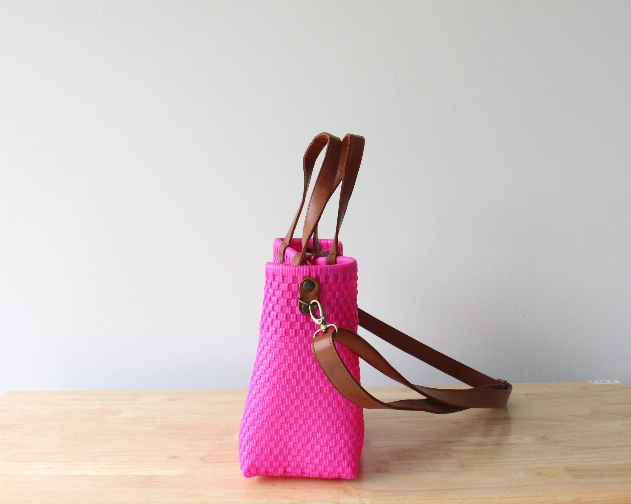 Hot Pink Handwoven Purse by MexiMexi - Che Cose Belle
