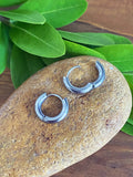 HUGGIE HOOP EARRINGS - Che Cose Belle