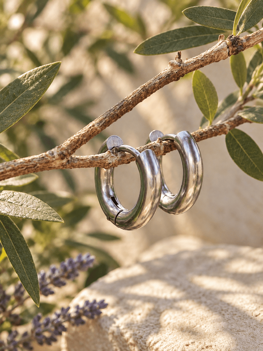 HUGGIE HOOP EARRINGS - Che Cose Belle