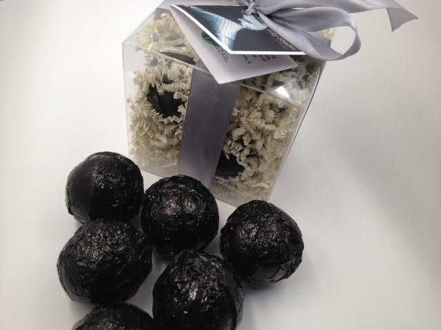 Luxury Bath Bomb GIFT SET with 6 (six) 2.25 oz bath bombs, (select from drop down menu Fragrances A thru F) - Che Cose Belle