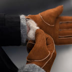 Jack (camel) – Suede leather gloves with luxurious sheep fur lining - Che Cose Belle