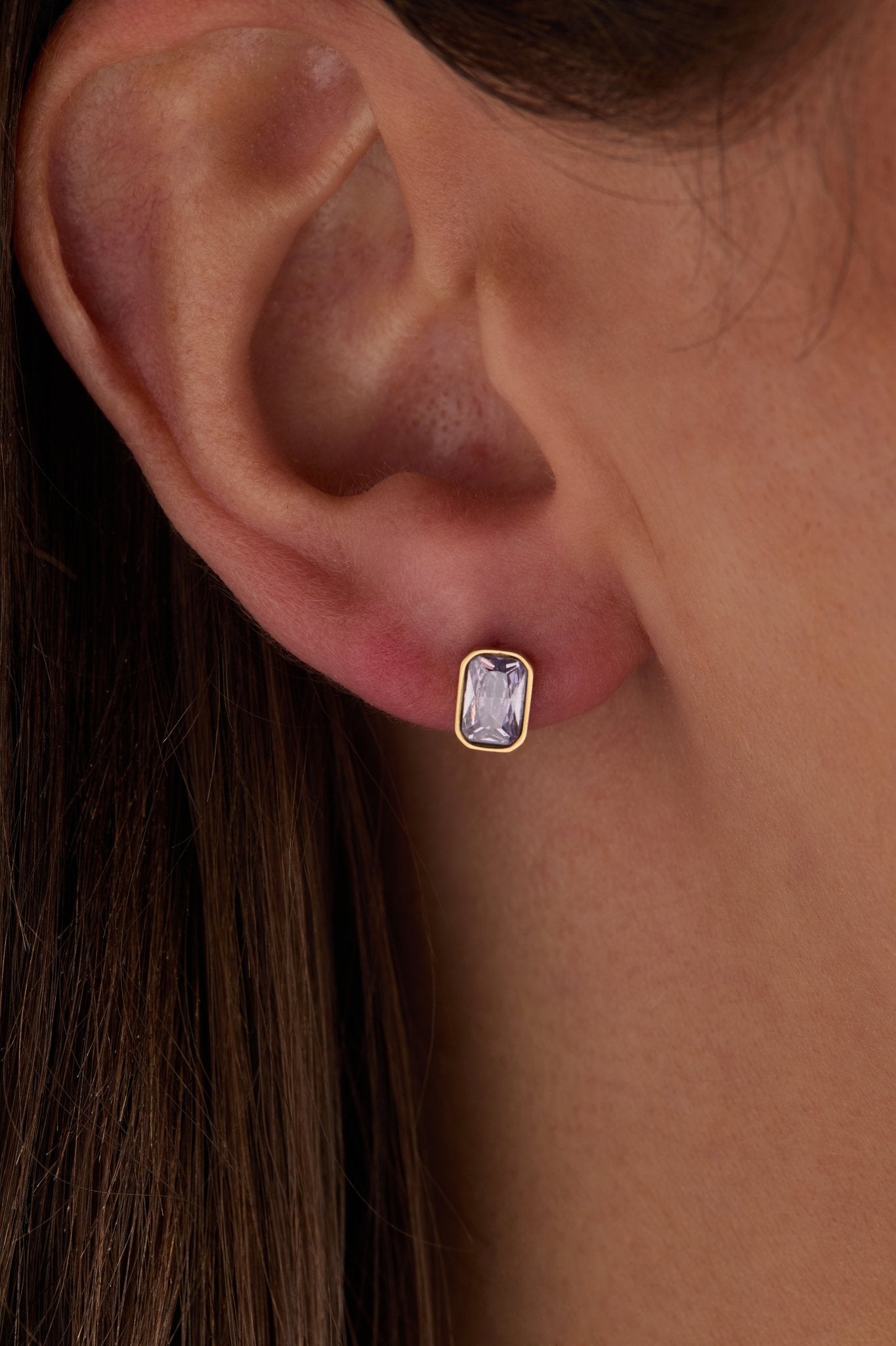 June Emerald - Cut Birthstone Stud Earrings - Che Cose Belle