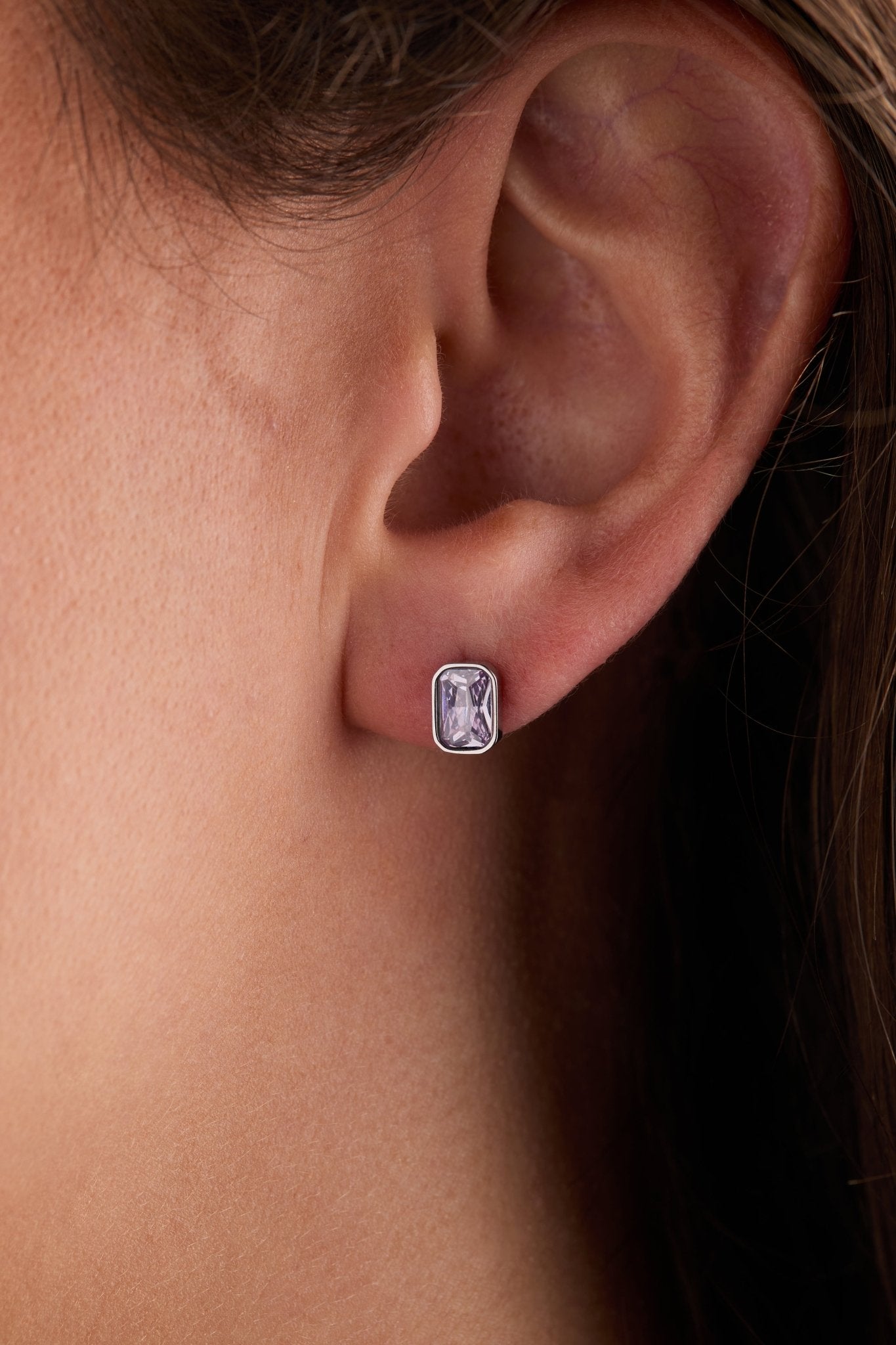June Emerald - Cut Birthstone Stud Earrings - Che Cose Belle