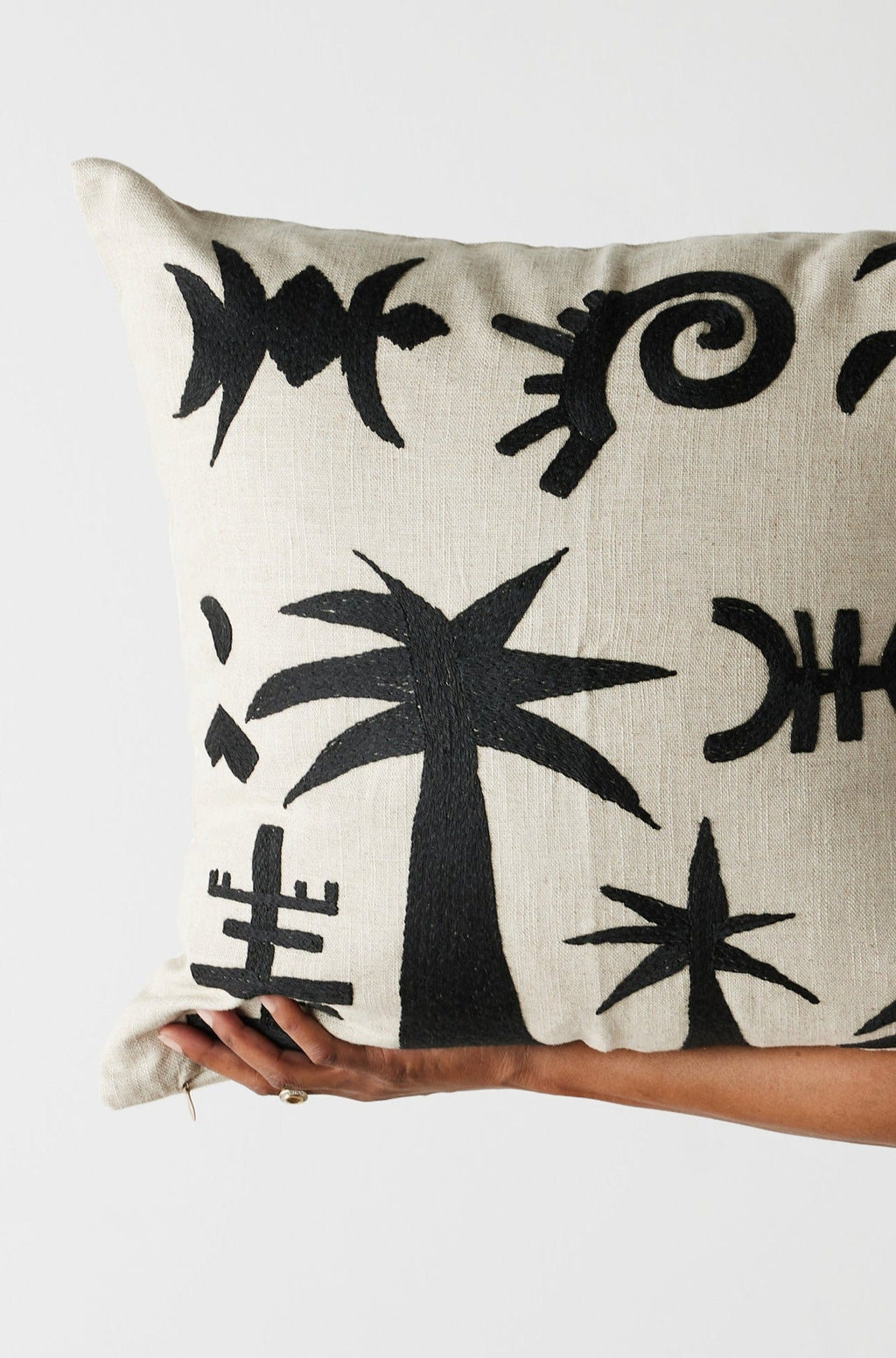 Keiskamma Black Linen & Silk Embroidered Throw Pillow - Che Cose Belle
