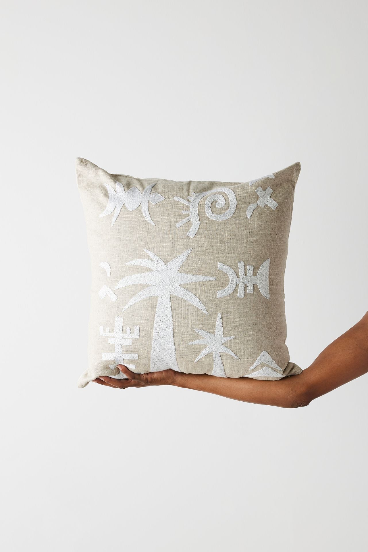 Keiskamma Natural White Linen & Silk Embroidered Throw Pillow - Che Cose Belle