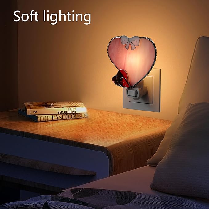 KY&BOSAM Plug in Pink Heart Night Light Stained Glass Nightlight Decorative Wall Night lights with On/Off Switch Come with 7 Watt Bulb Mother`s Christmas Valentine`s Holiday Spring & Winter Home Decor - Che Cose Belle