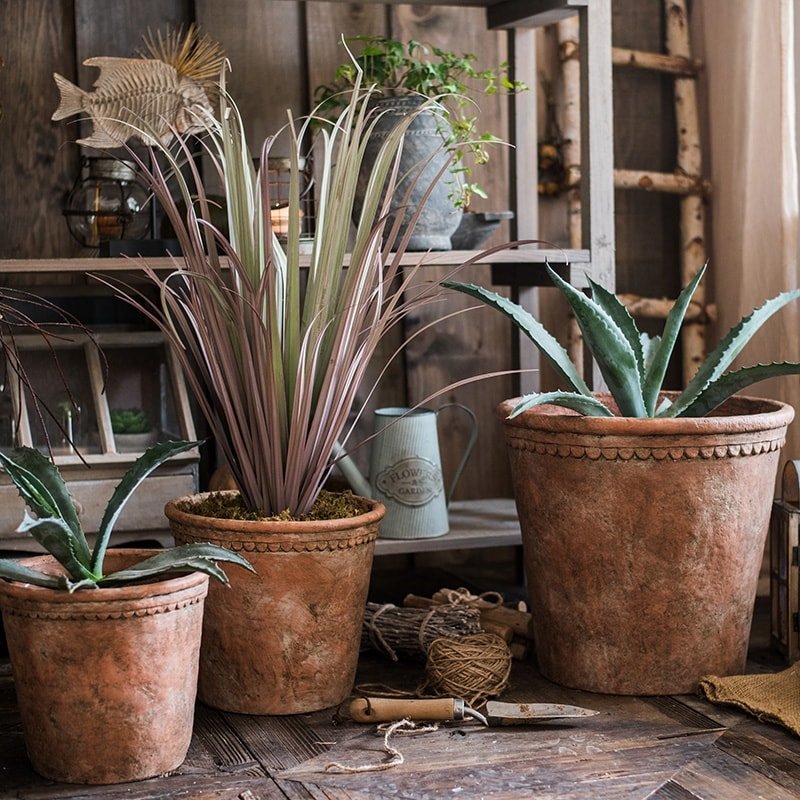 Large Terracotta Red Concrete Planter Pot - Che Cose Belle