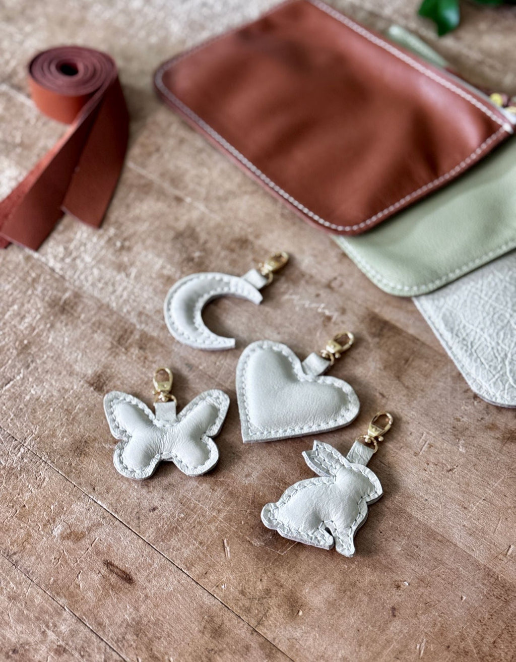 Leather Moon Charm - Che Cose Belle