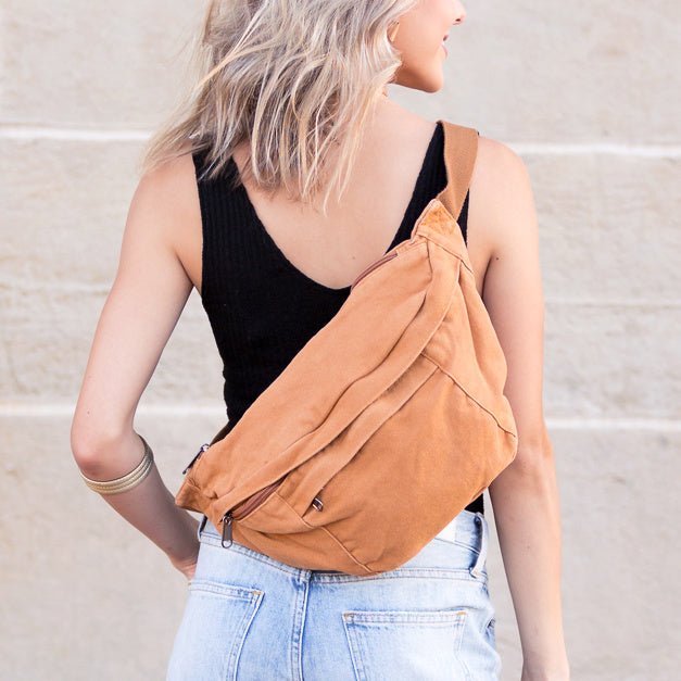 London Oversized Canvas Crescent Sling - Che Cose Belle