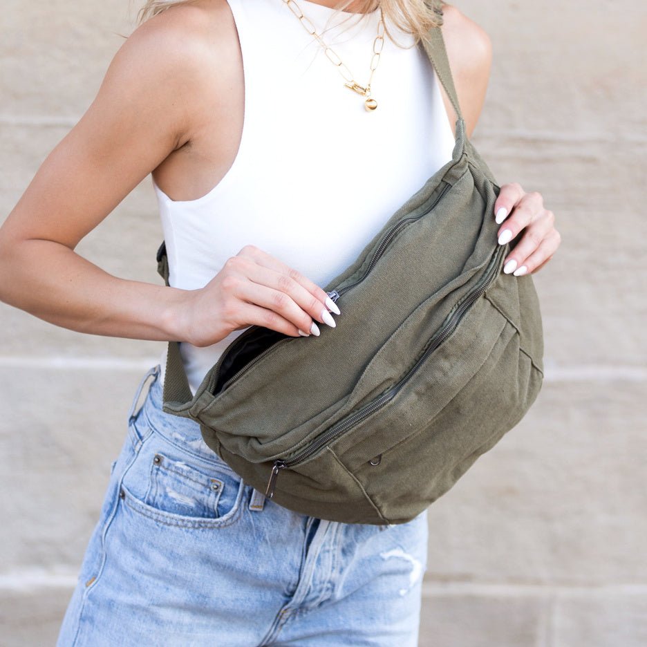 London Oversized Canvas Crescent Sling - Che Cose Belle
