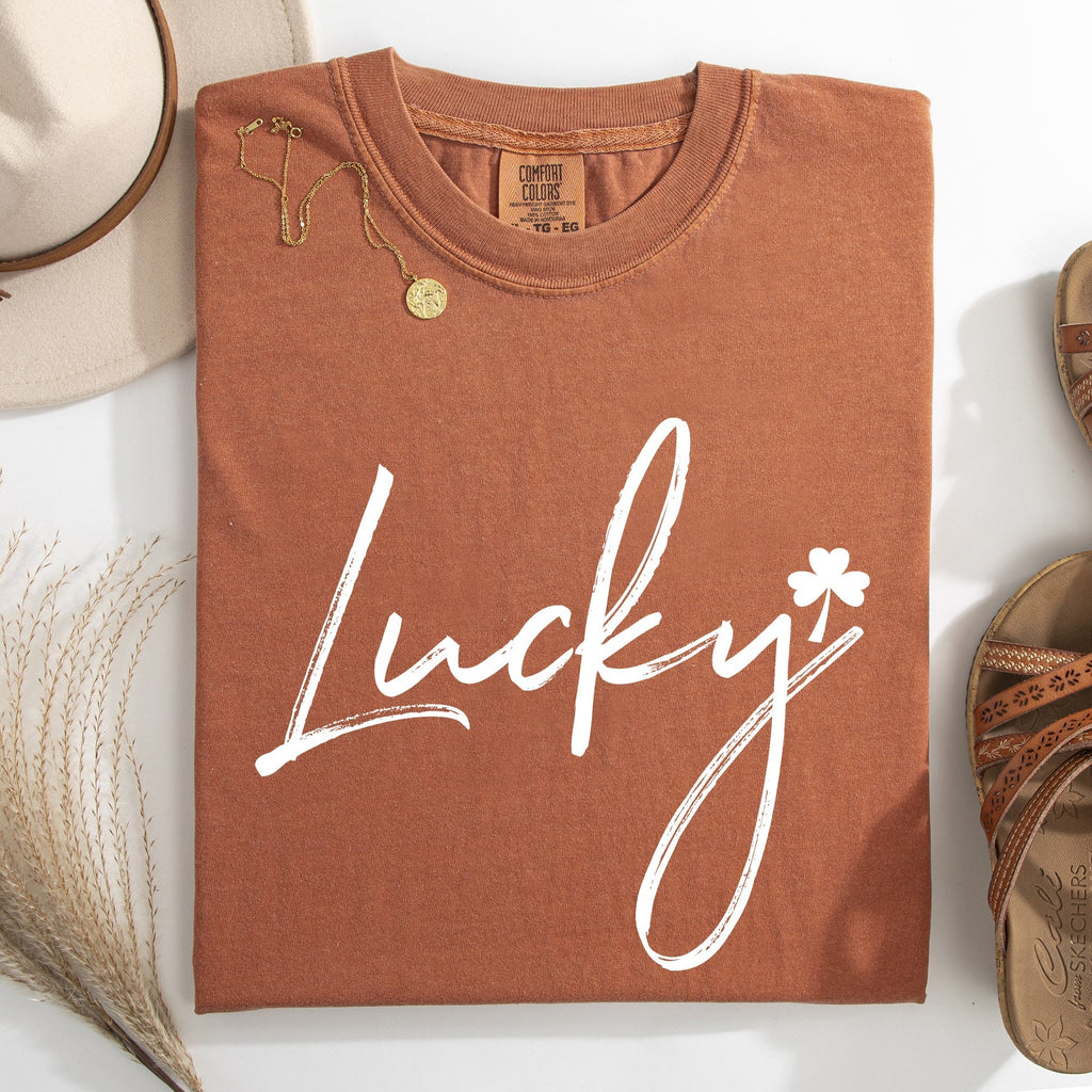 Lucky, Minimalist copy, St Patrick's Day, Shamrock, Clover, Lucky, Leprechaun Tshirt Comfort Colors T-Shirt - Che Cose Belle