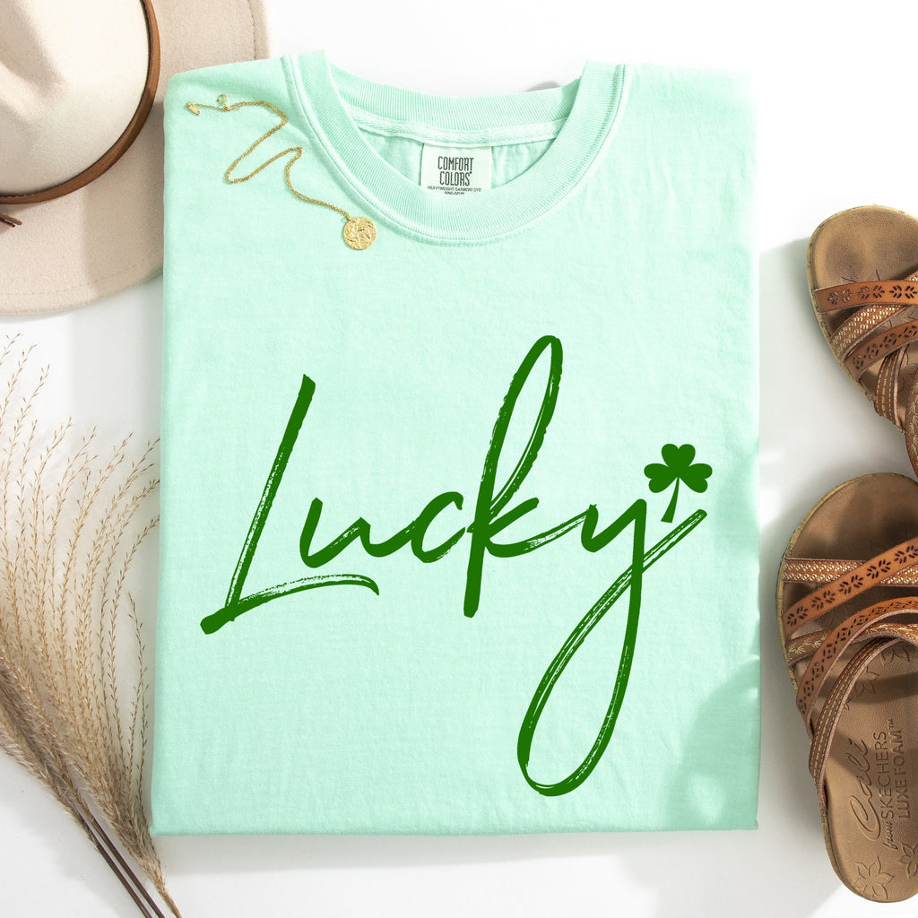 Lucky, Minimalist copy, St Patrick's Day, Shamrock, Clover, Lucky, Leprechaun Tshirt Comfort Colors T-Shirt - Che Cose Belle