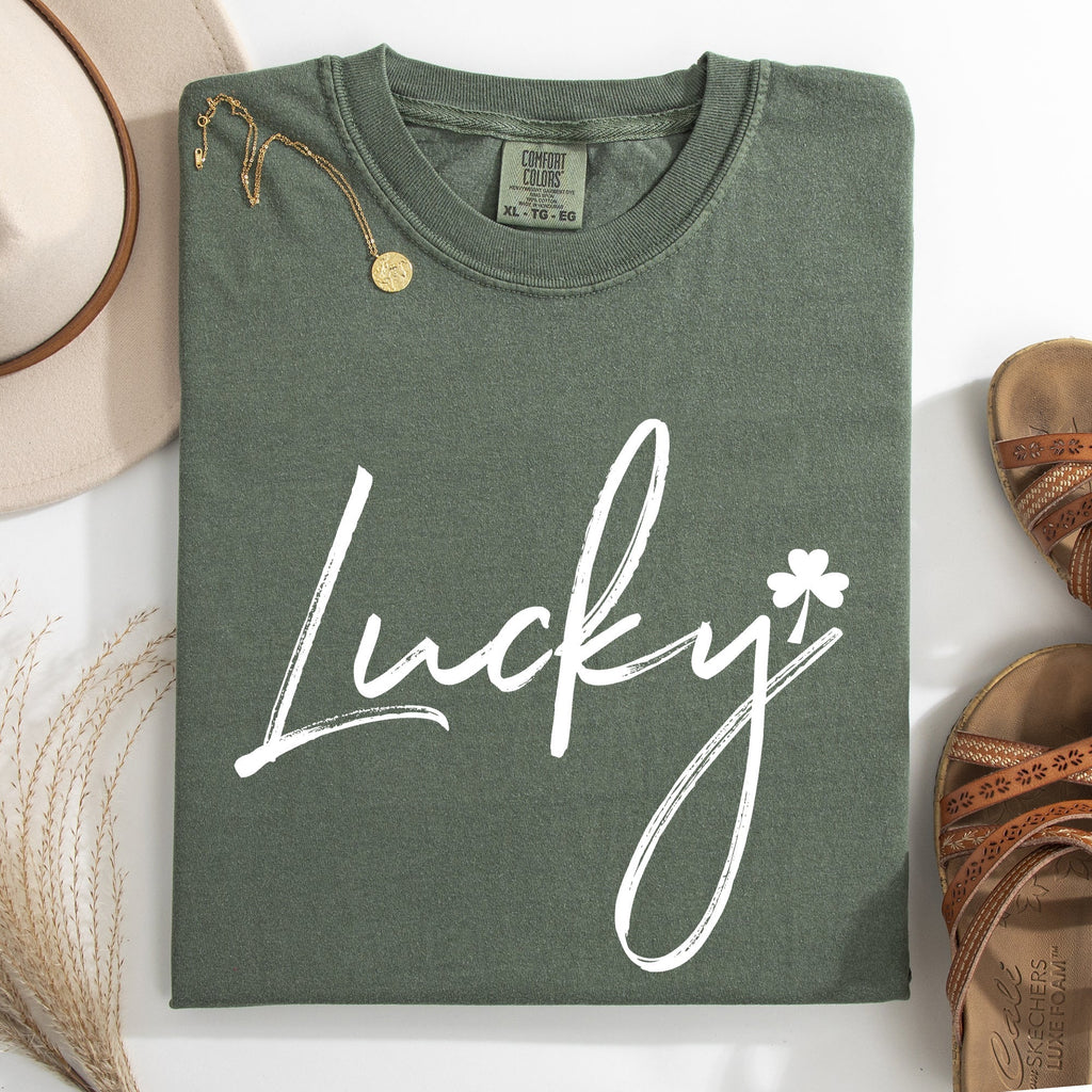 Lucky, Minimalist copy, St Patrick's Day, Shamrock, Clover, Lucky, Leprechaun Tshirt Comfort Colors T-Shirt - Che Cose Belle
