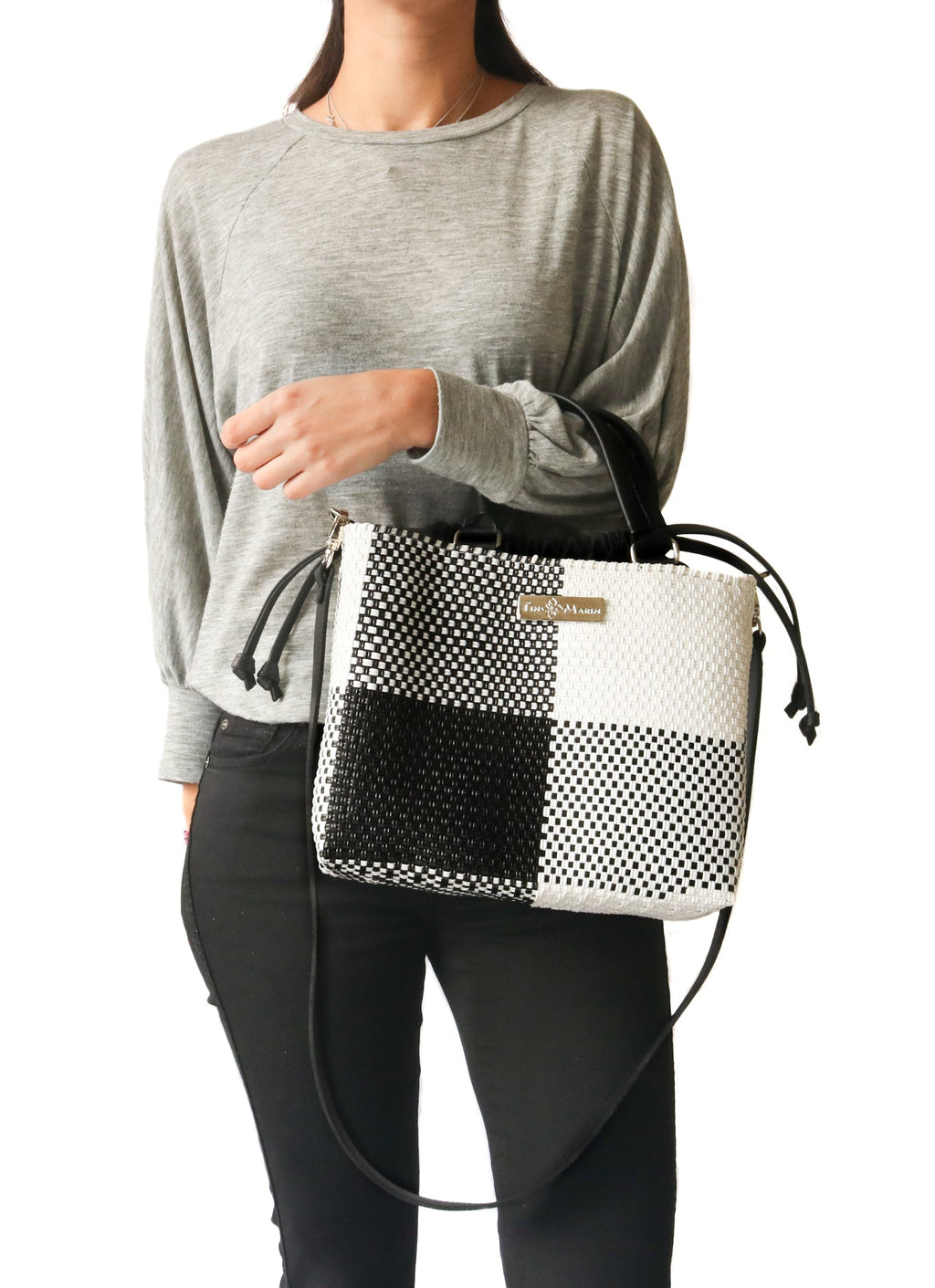 Lucy Medium Woven Crossbody Drawstring Bag - Che Cose Belle