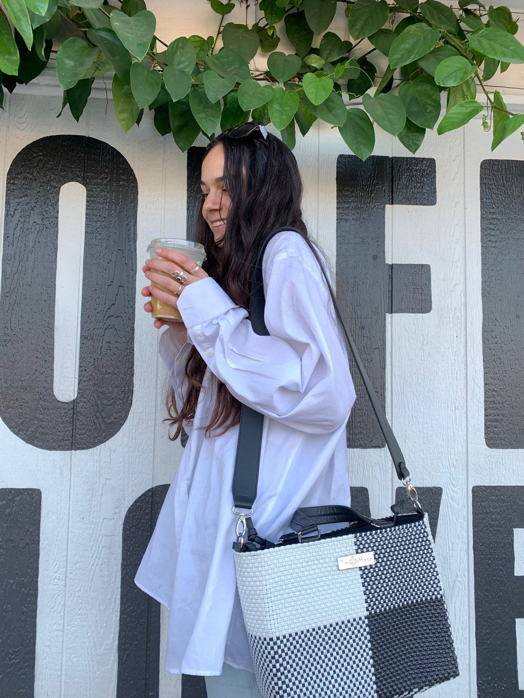 Lucy Medium Woven Crossbody Drawstring Bag - Che Cose Belle