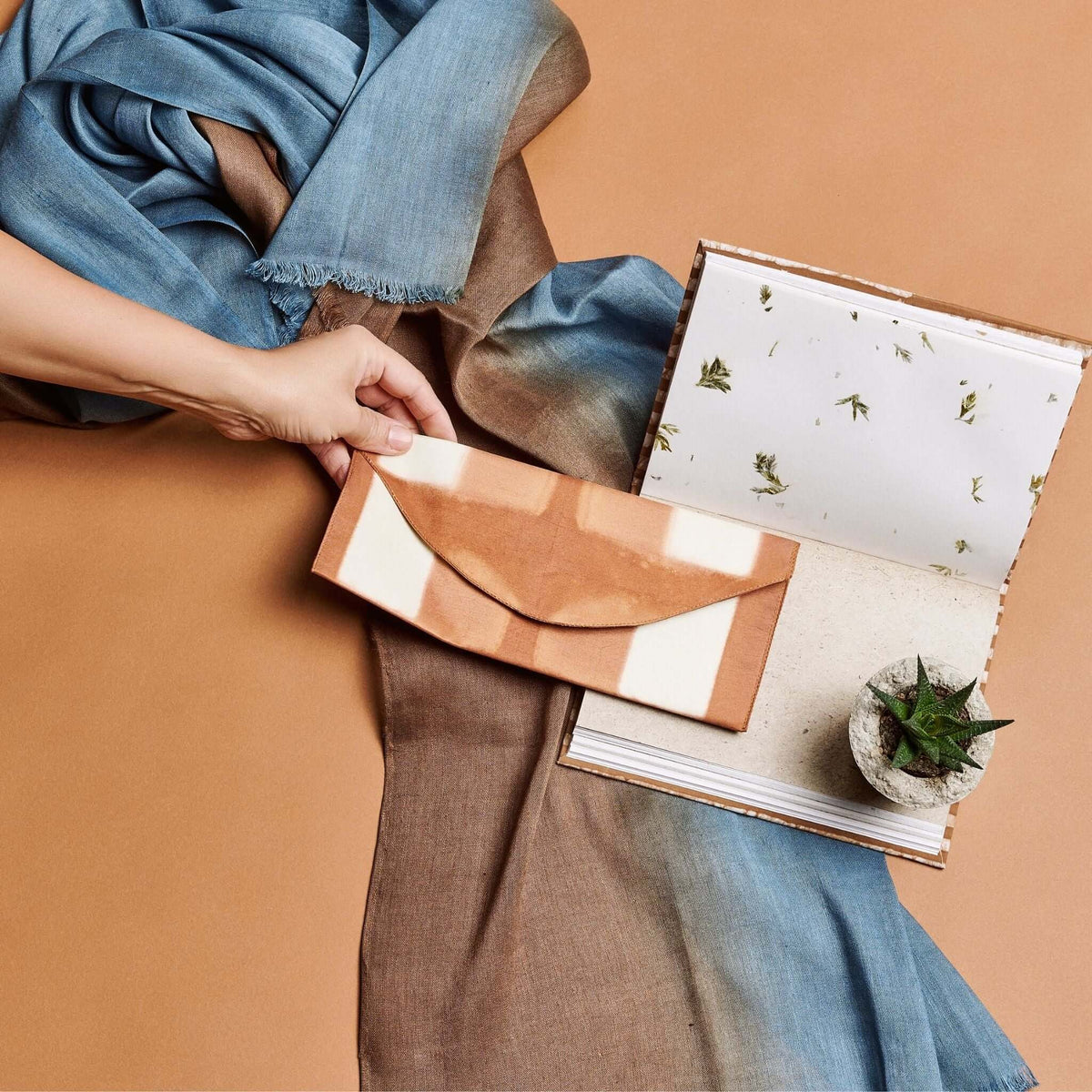 Mahogany Sky Soft Linen Silk Handloom Scarf - Che Cose Belle