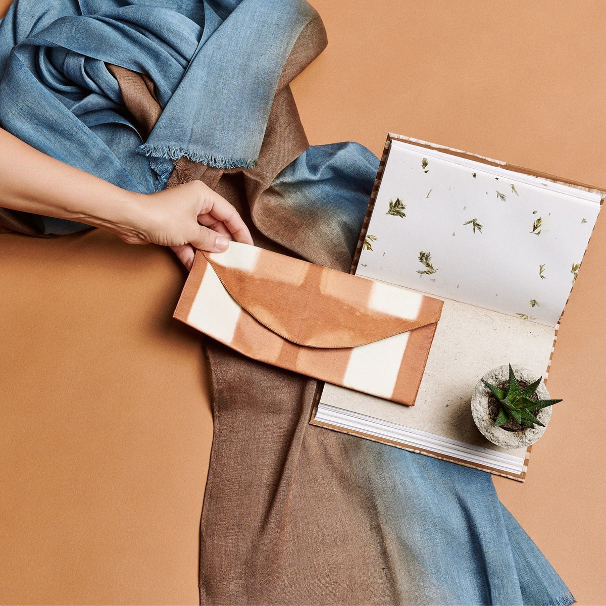 Mahogany Sky Soft Linen Silk Handloom Scarf - Che Cose Belle