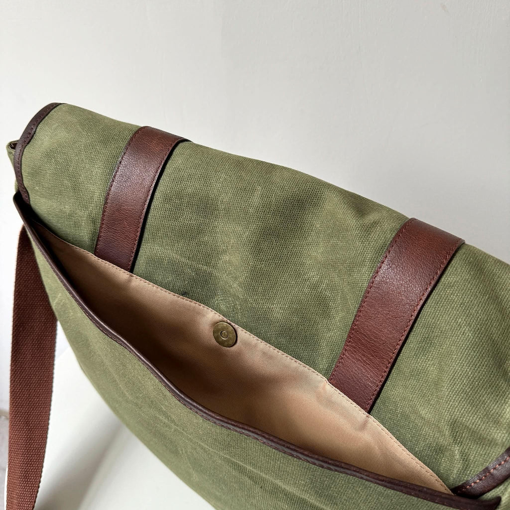 Maxwell Waxed Canvas Messenger Bag - 16” Laptop - Classic - Che Cose Belle