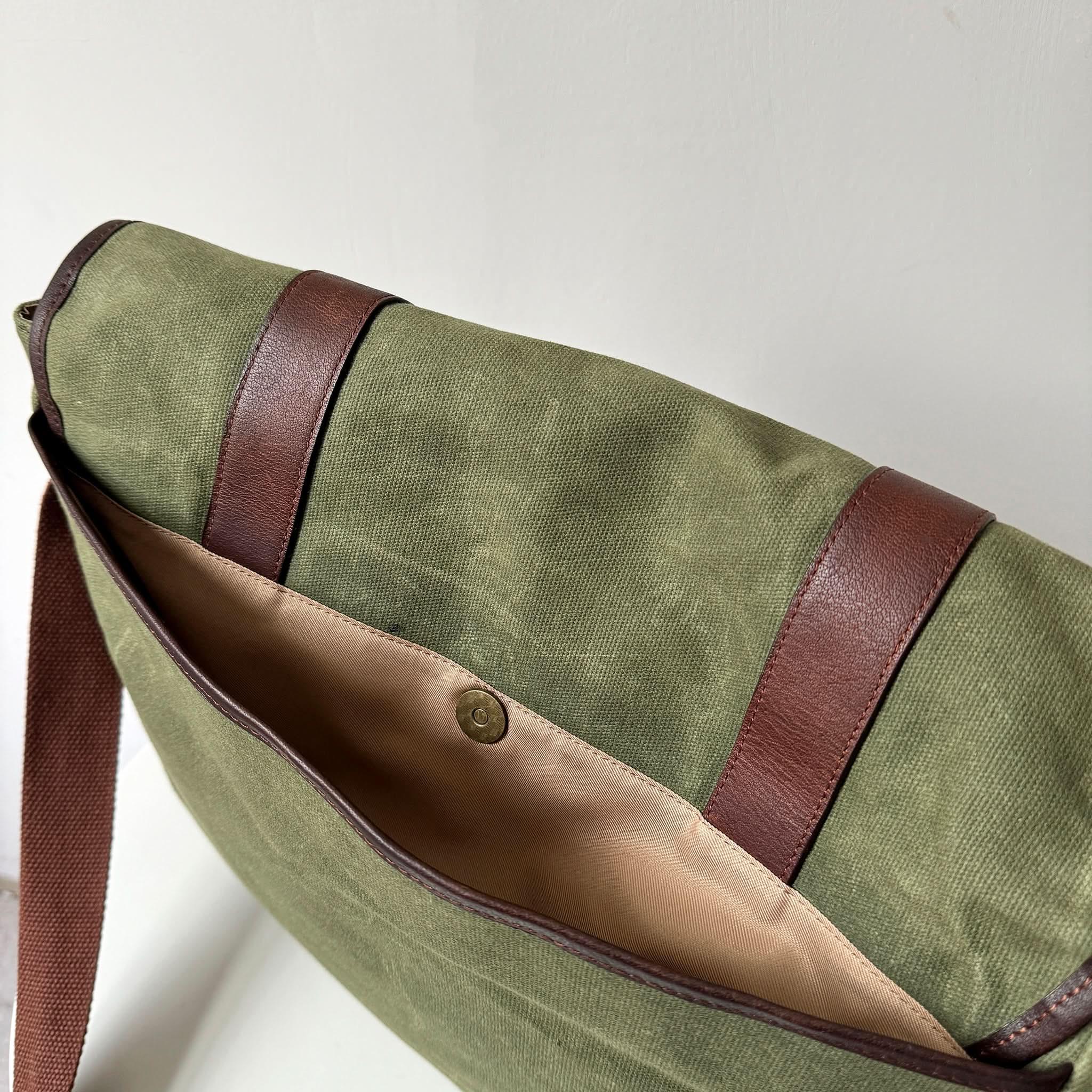 Maxwell Waxed Canvas Messenger Bag - 16” Laptop - Classic - Che Cose Belle