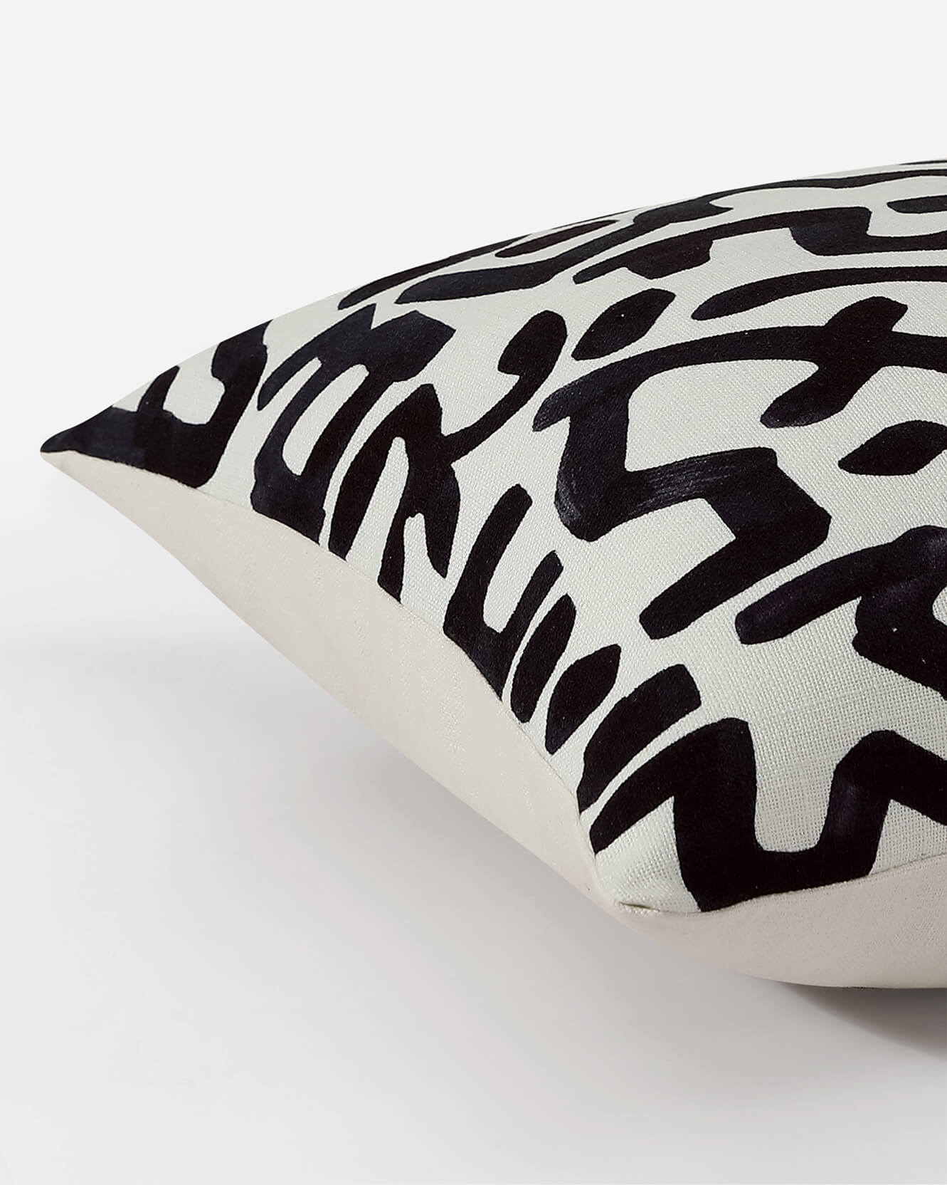 Maya Throw Pillow - Che Cose Belle