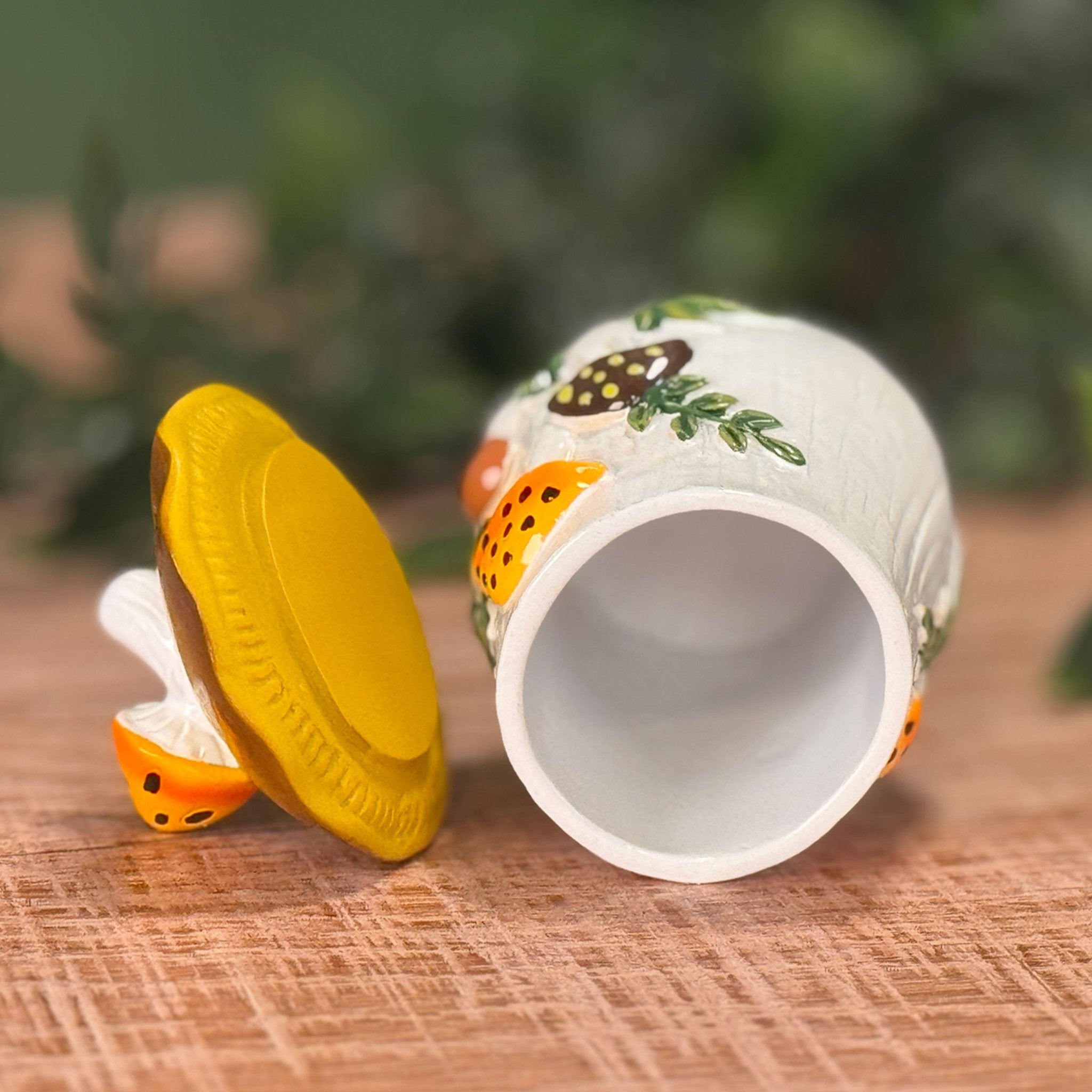 Merry Mushroom-Inspired 70s Hand-Painted Trinket Box - Che Cose Belle