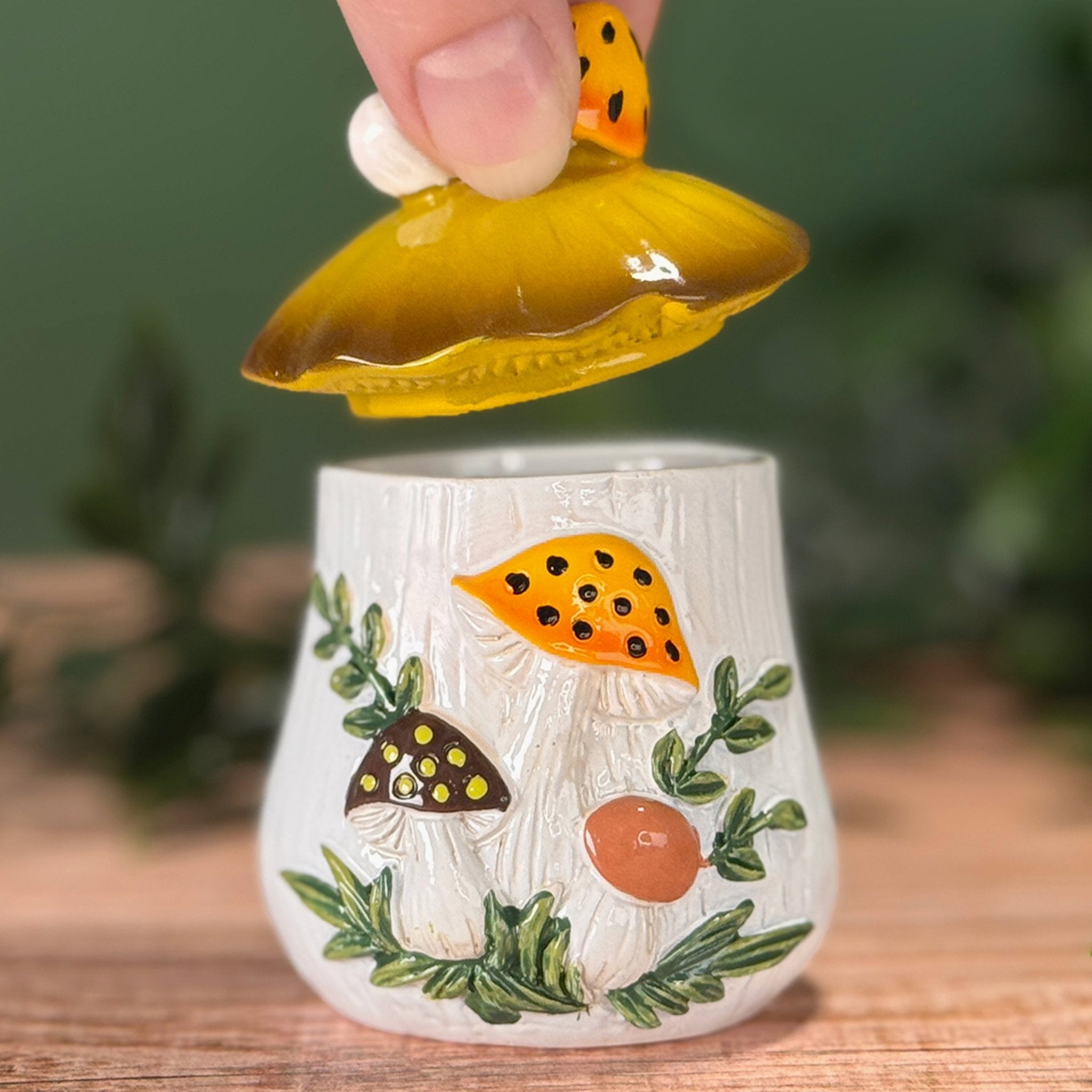 Merry Mushroom-Inspired 70s Hand-Painted Trinket Box - Che Cose Belle