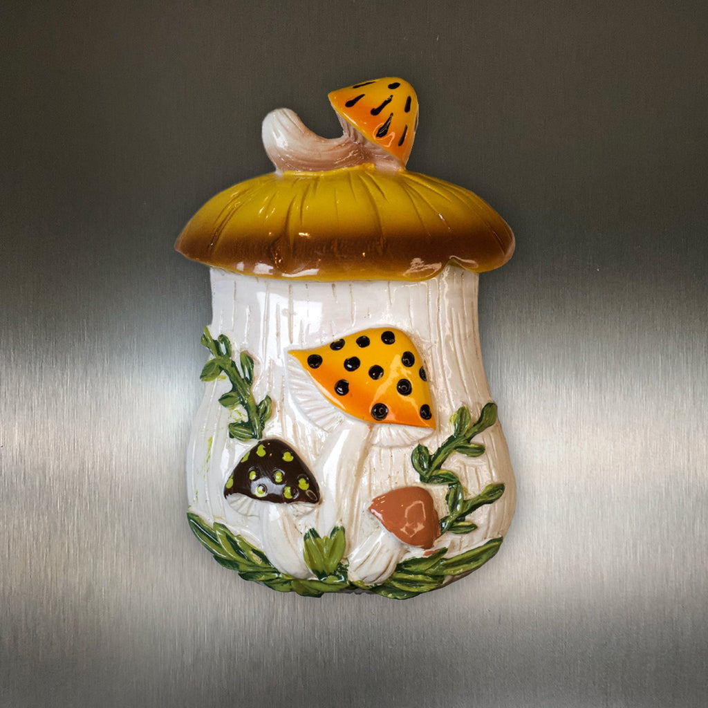 Merry Mushroom-Inspired Hand-Painted 70s Fridge Magnet - Che Cose Belle