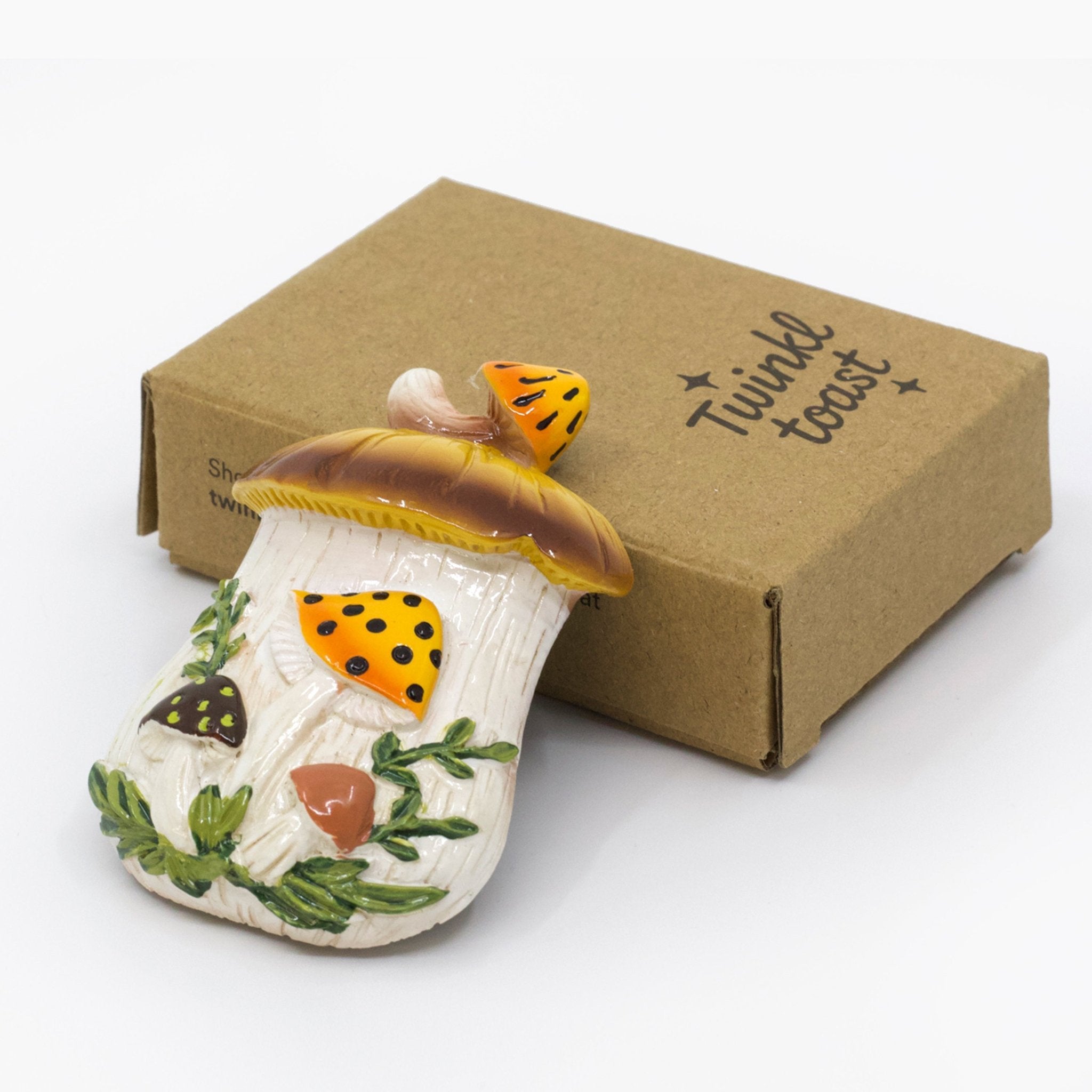 Merry Mushroom-Inspired Hand-Painted 70s Fridge Magnet - Che Cose Belle
