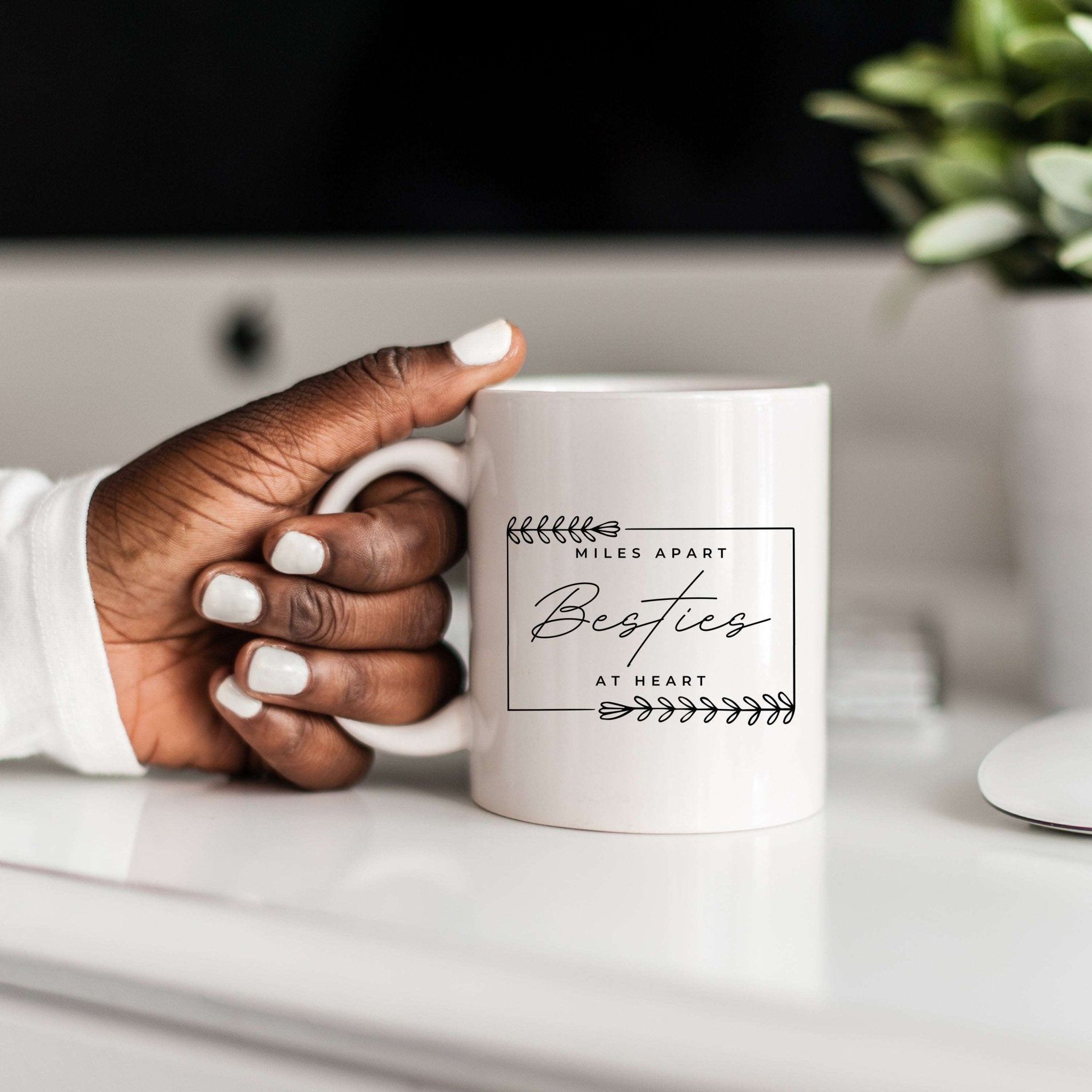 Miles Apart But Besties at Heart Mug - Che Cose Belle