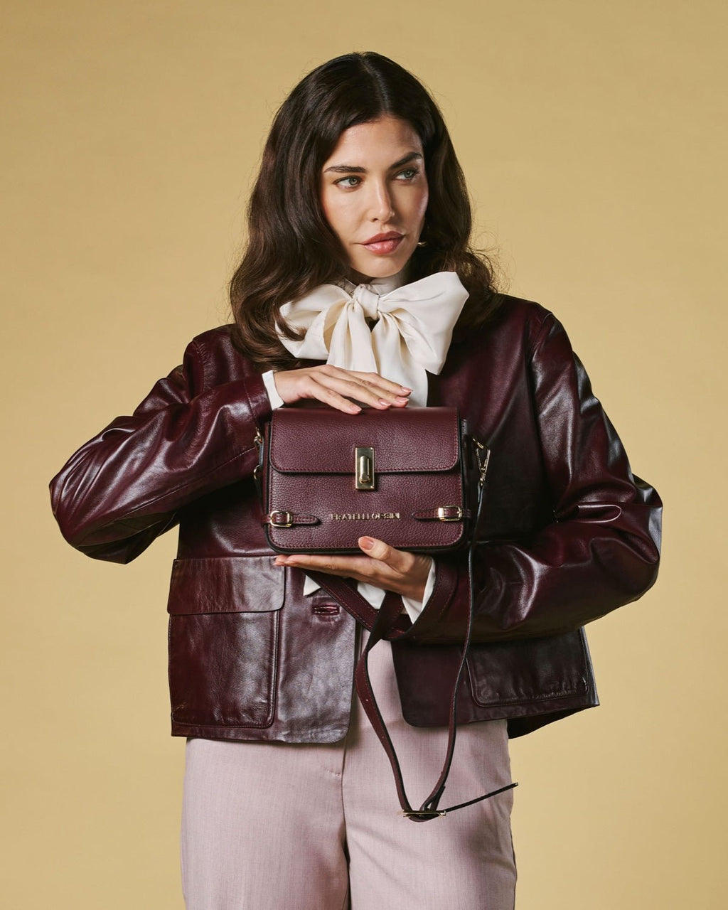 Mirella (eggplant) - Italian calf leather women's crossbody bag (with shoulder strap) - Che Cose Belle