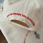 MISTLETOE ♡ holiday junkie x embroidered hat - Che Cose Belle