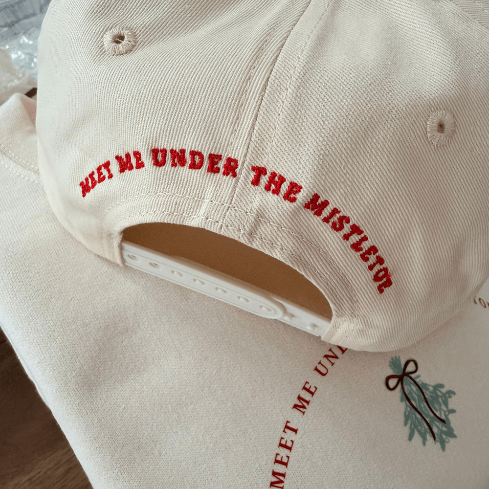 MISTLETOE ♡ holiday junkie x embroidered hat - Che Cose Belle