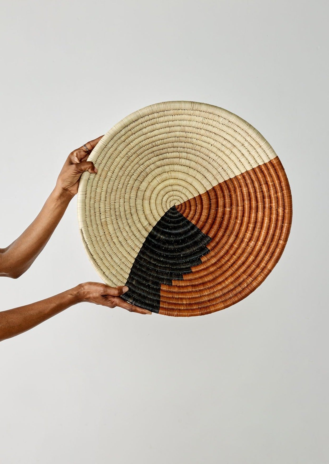 Mongu Tri - Color Hand - Woven Decorative Bowl - Che Cose Belle