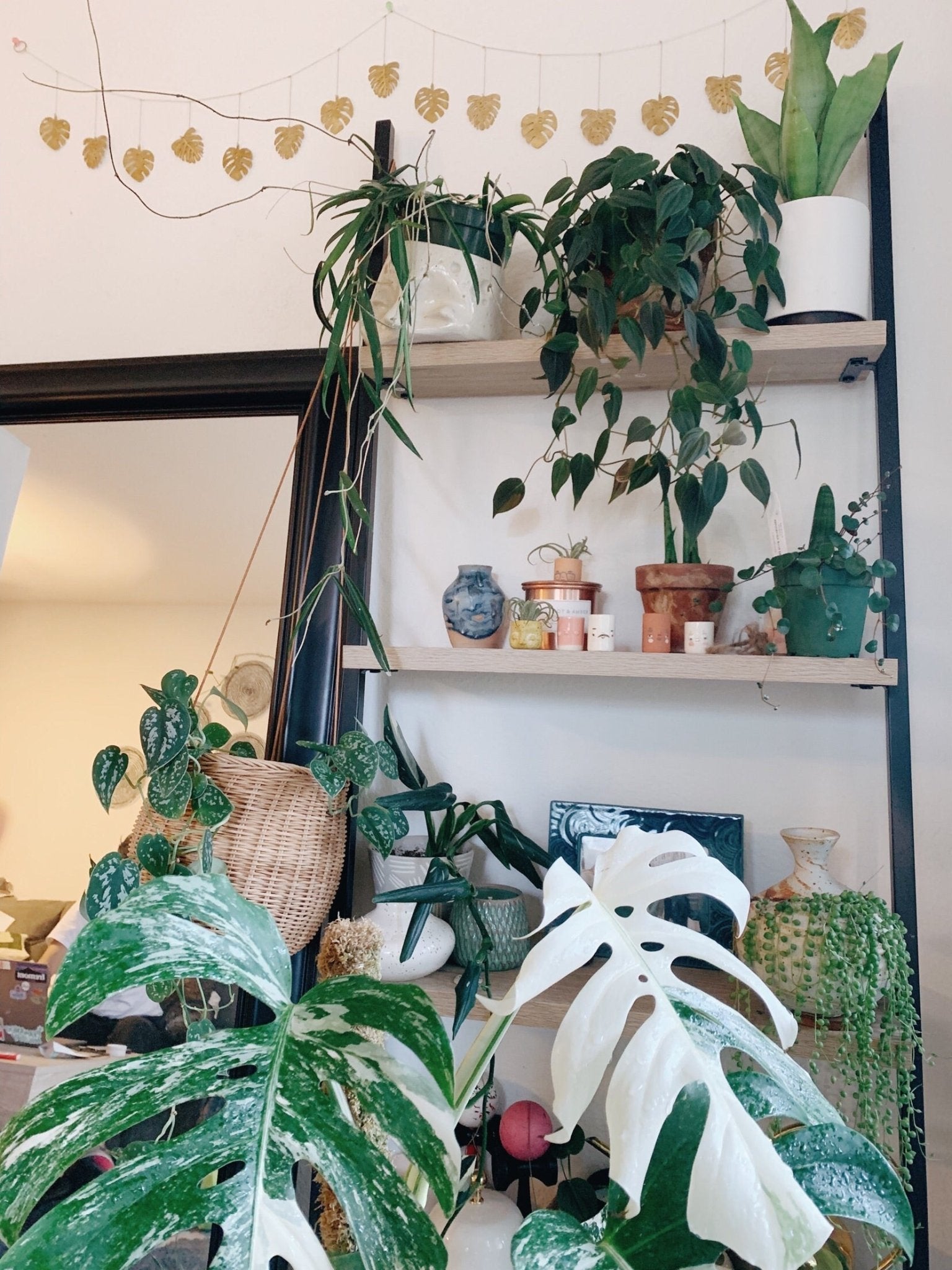 Monstera Hammered Brass Garland - Che Cose Belle