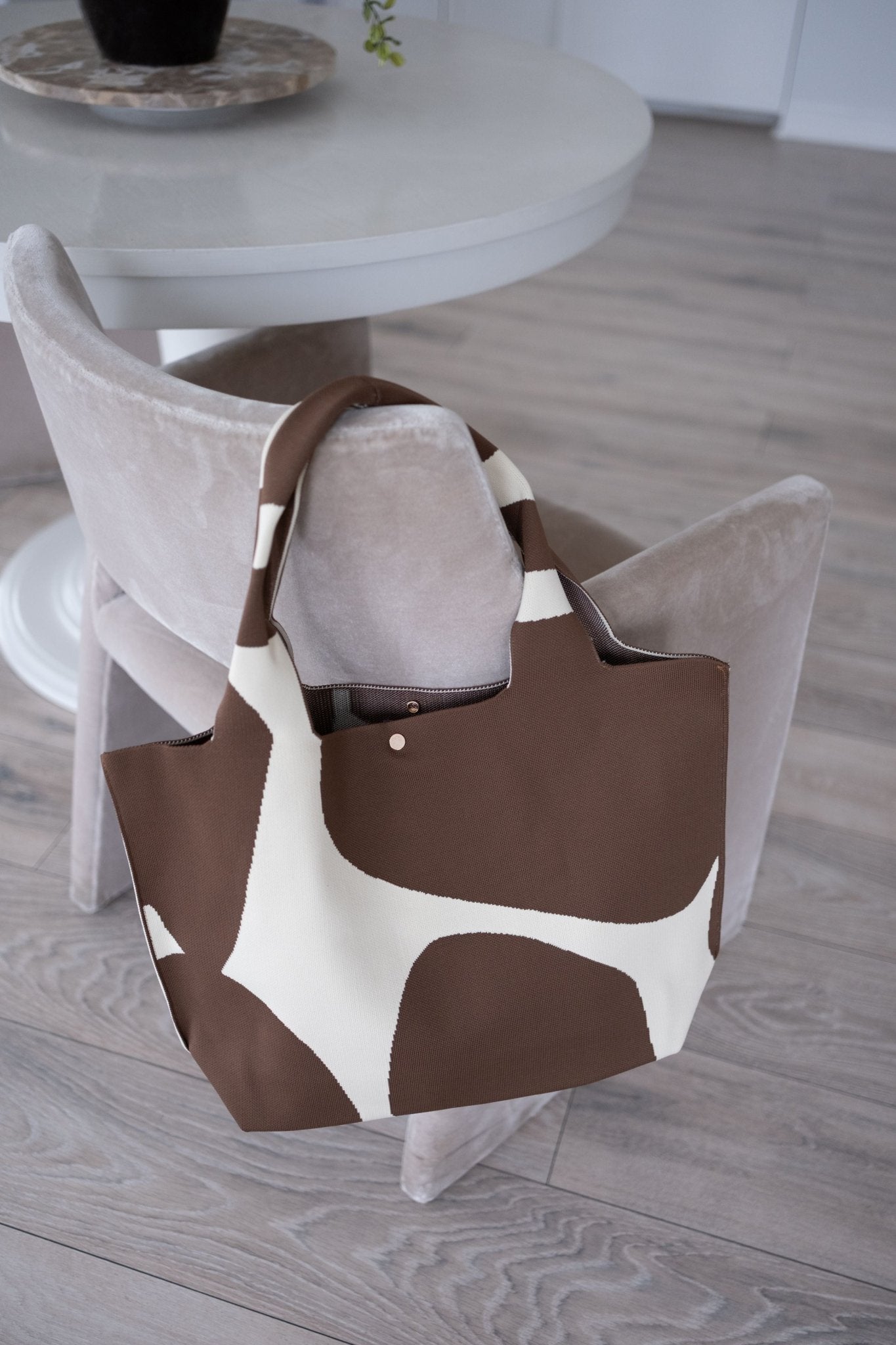 MOOdy Latte Signature Tote - Che Cose Belle