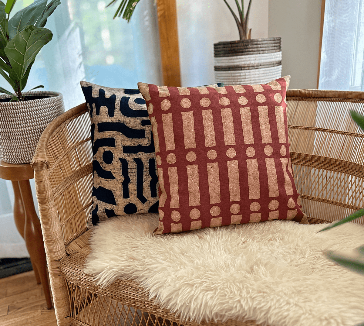 Navy Blue + Rosy Beige Bogo Marks Pillow Cover - Che Cose Belle
