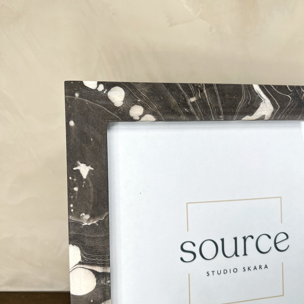 Neue Hand Marbled Wood Picture Frame - Black & White (8x8) - Che Cose Belle