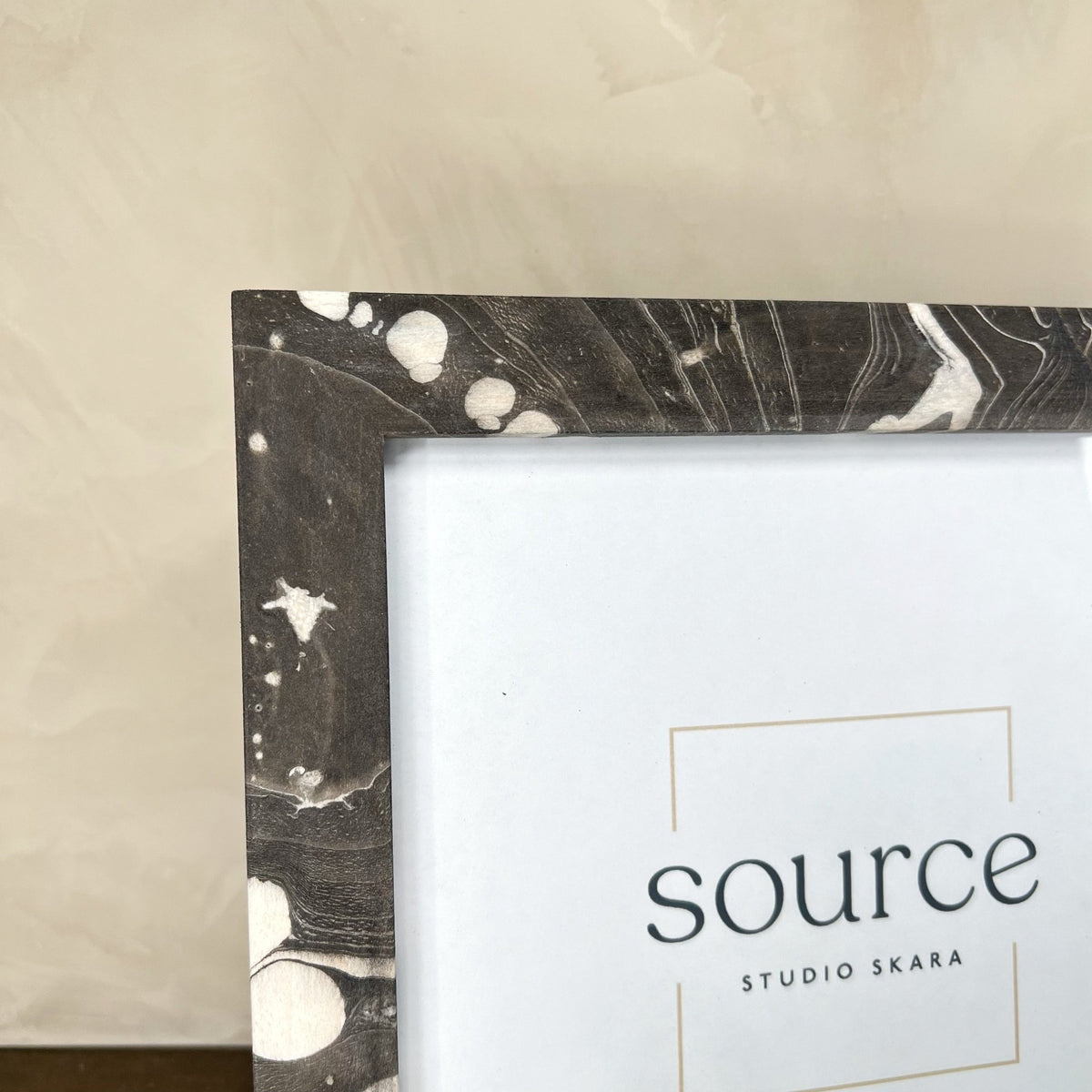 Neue Hand Marbled Wood Picture Frame - Black & White (8x8) - Che Cose Belle