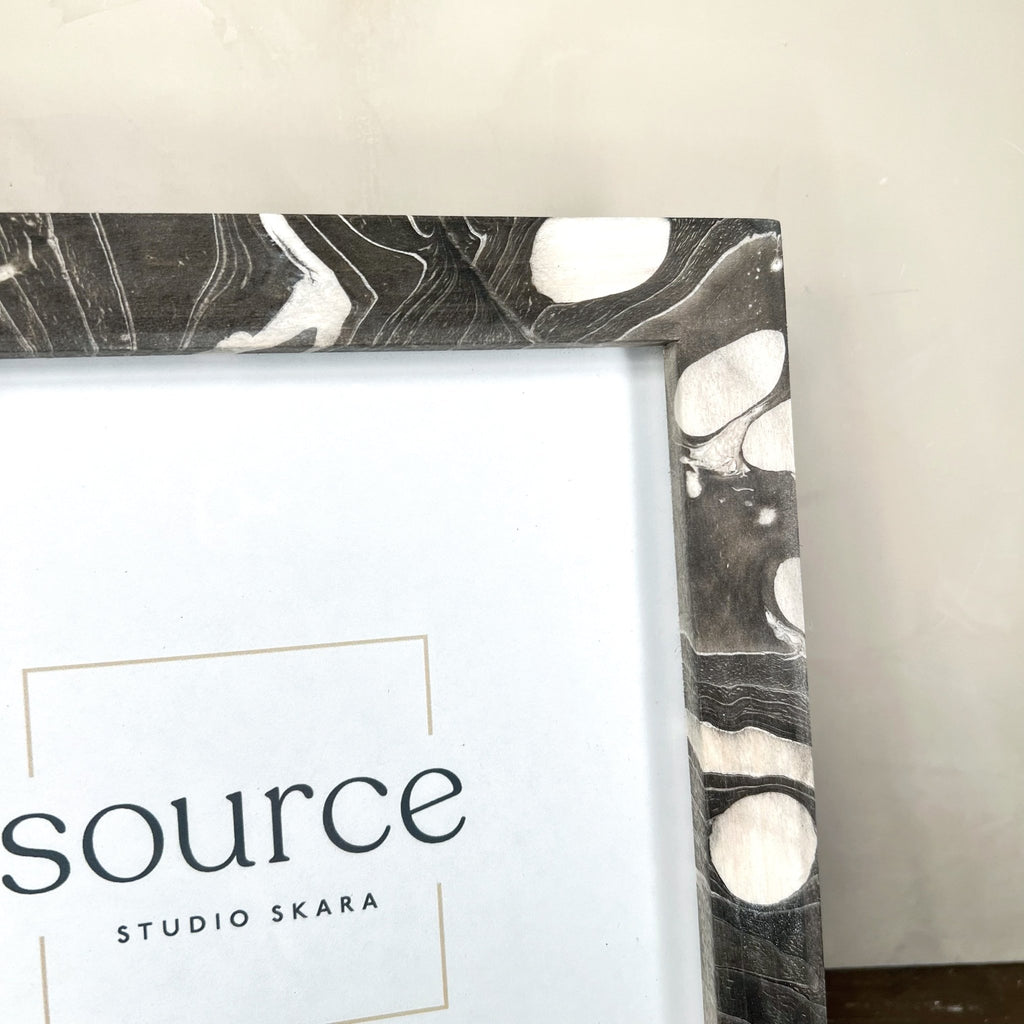 Neue Hand Marbled Wood Picture Frame - Black & White (8x8) - Che Cose Belle