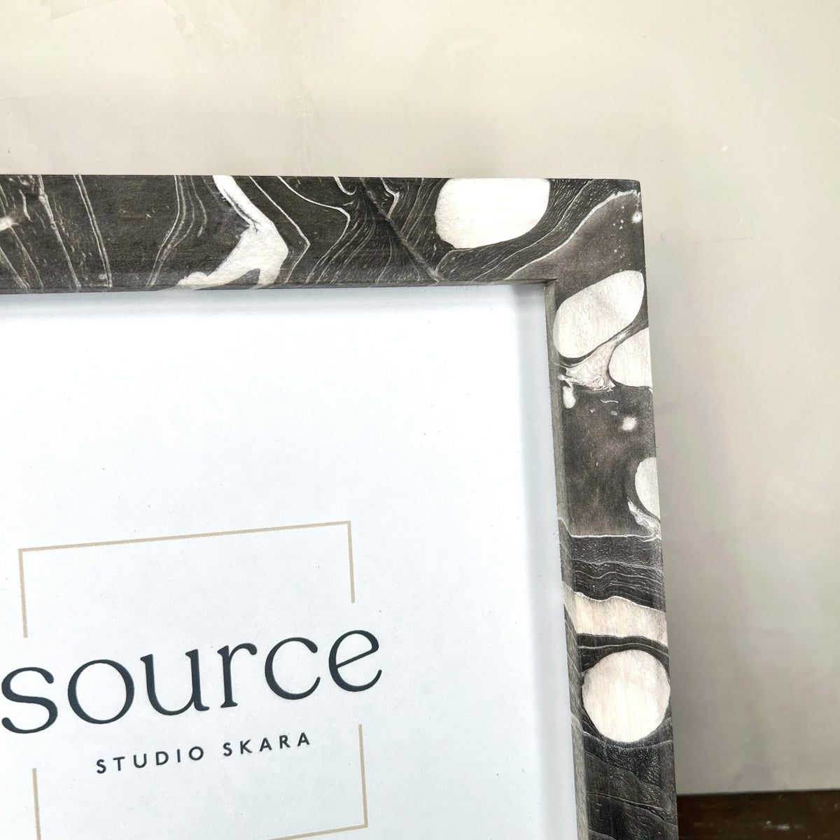 Neue Hand Marbled Wood Picture Frame - Black & White (8x8) - Che Cose Belle