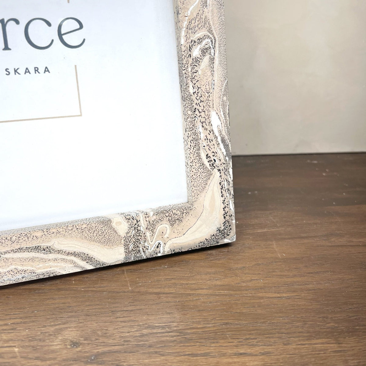 Neue Hand Marbled Wood Picture Frame - Natural (8x8) - Che Cose Belle