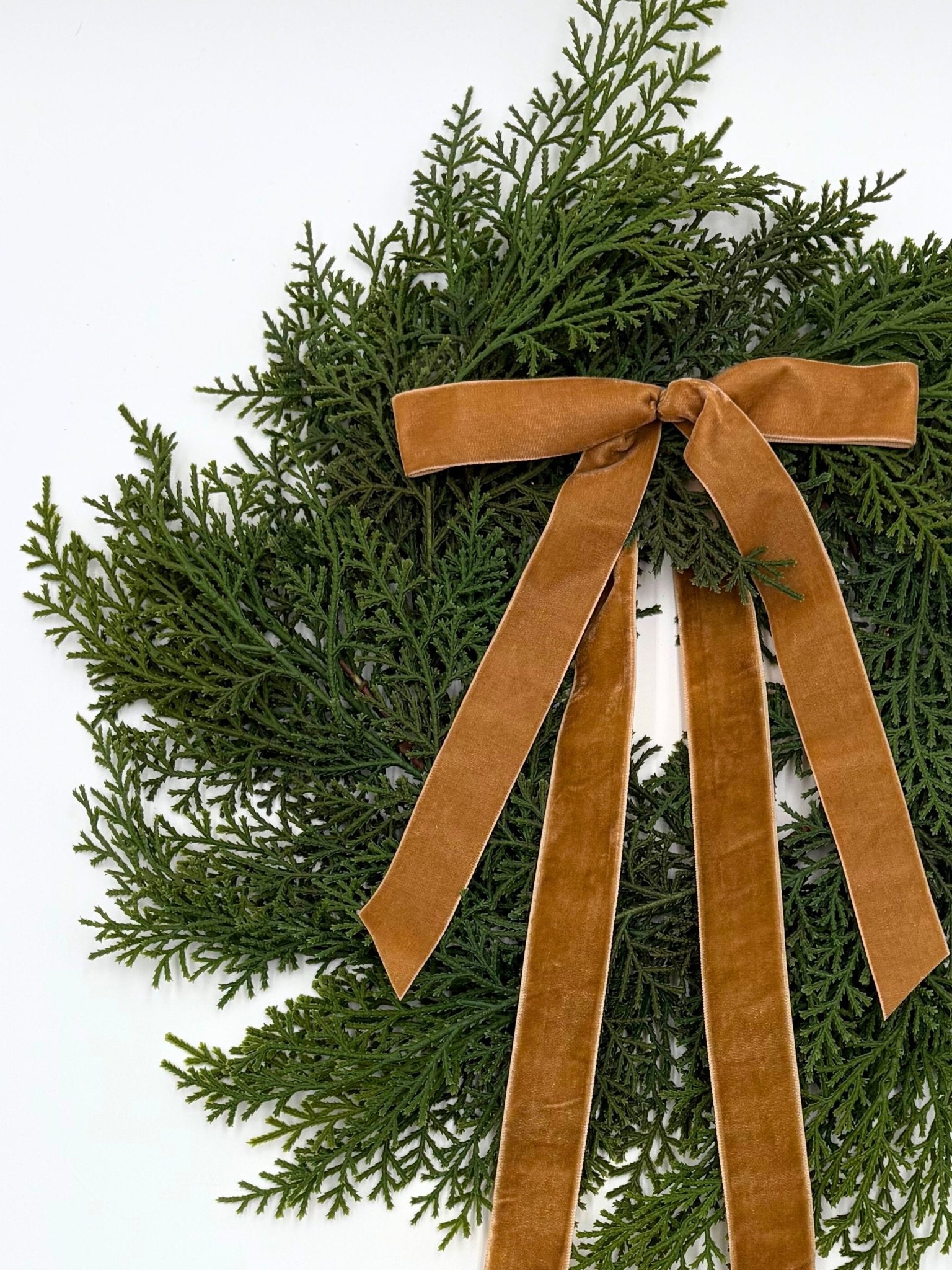 Neutral Mini Cedar Cabinet Wreaths with Ribbon - Che Cose Belle
