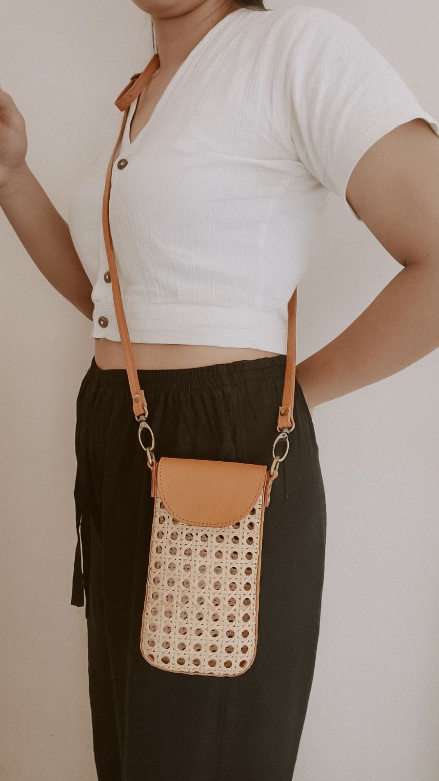 Nia Leather and Rattan Phone Sling - Che Cose Belle