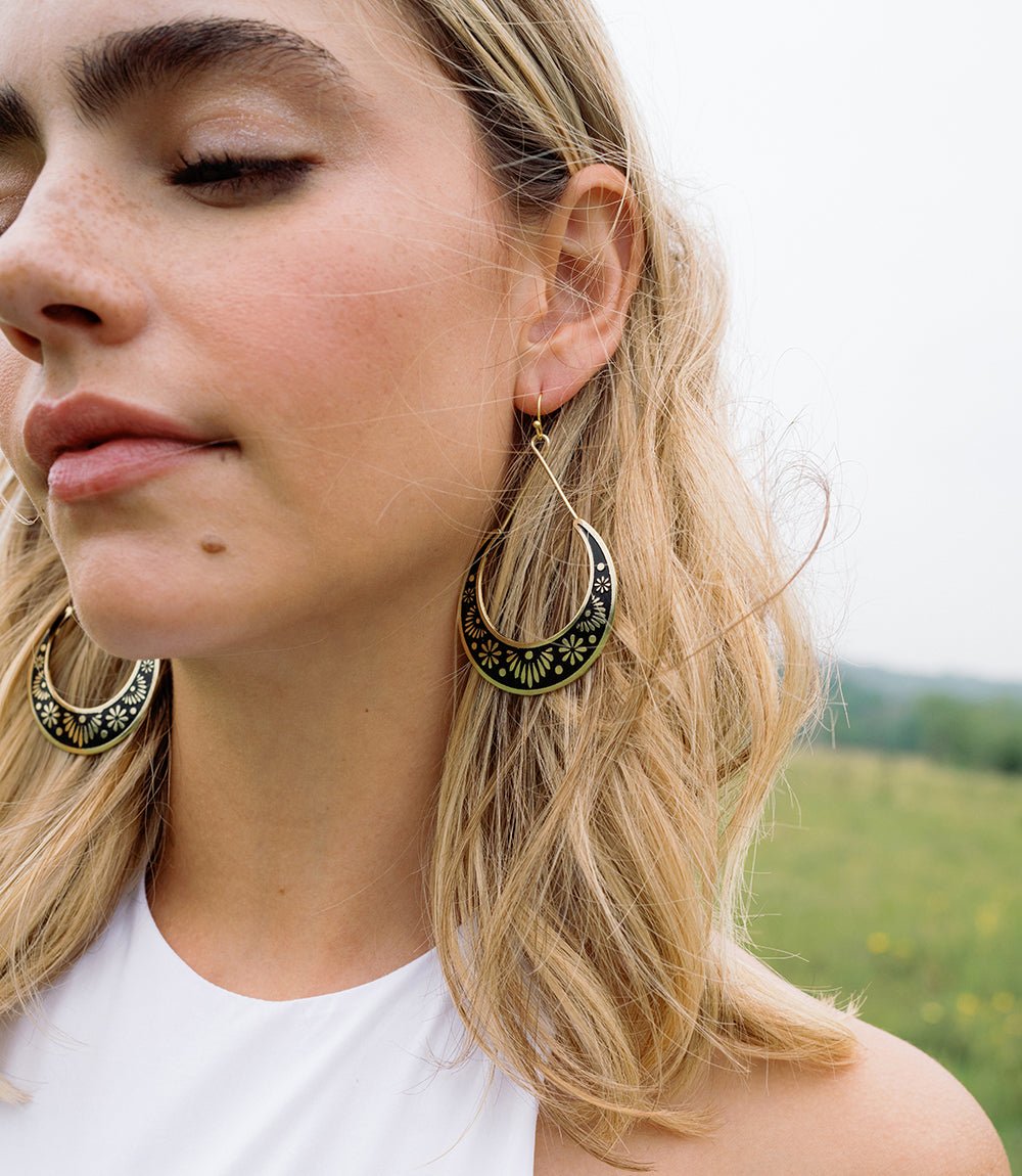 Nisha Crescent Moon Hoop Earrings - Che Cose Belle