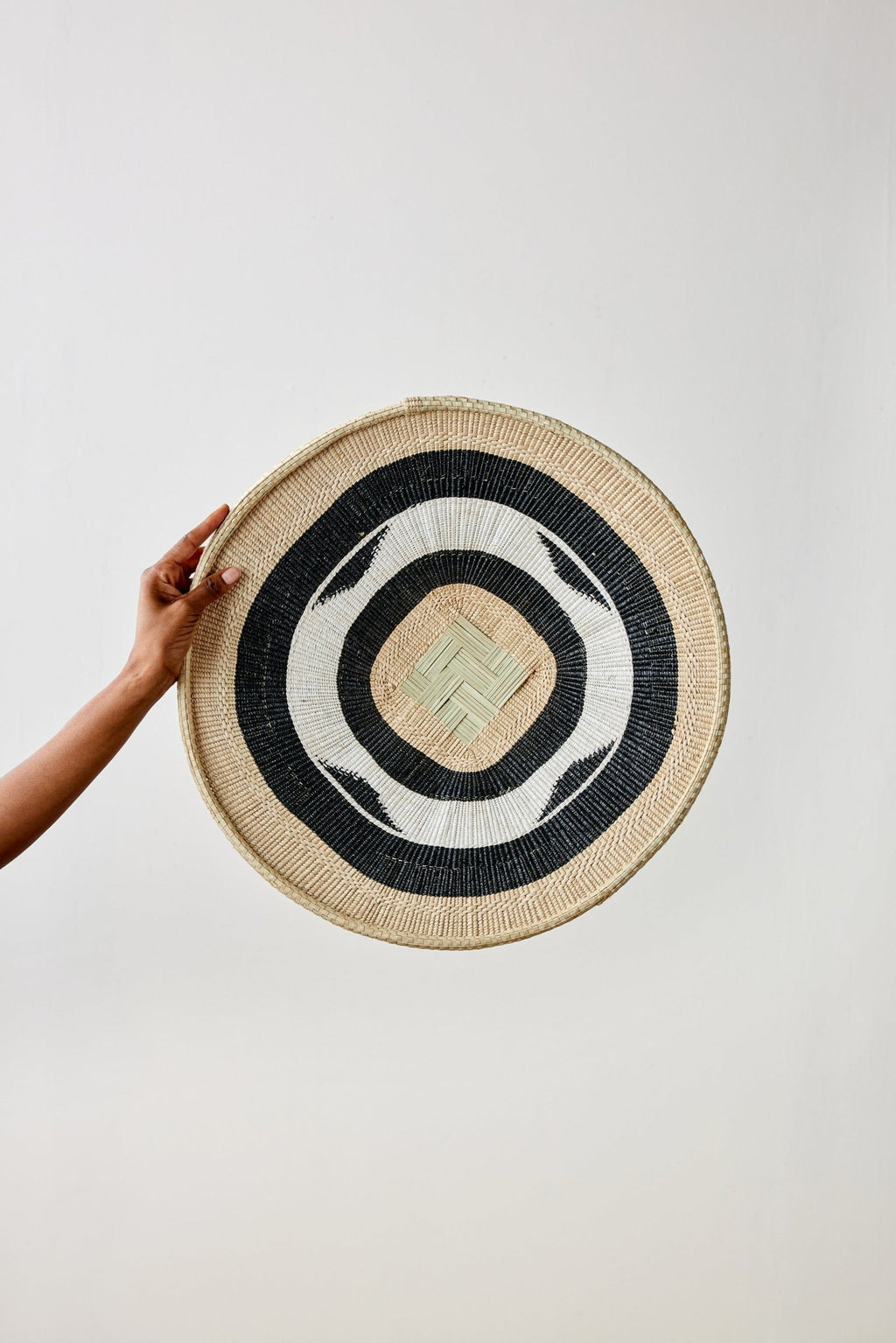 Nolyia Black Flat Basket - Che Cose Belle