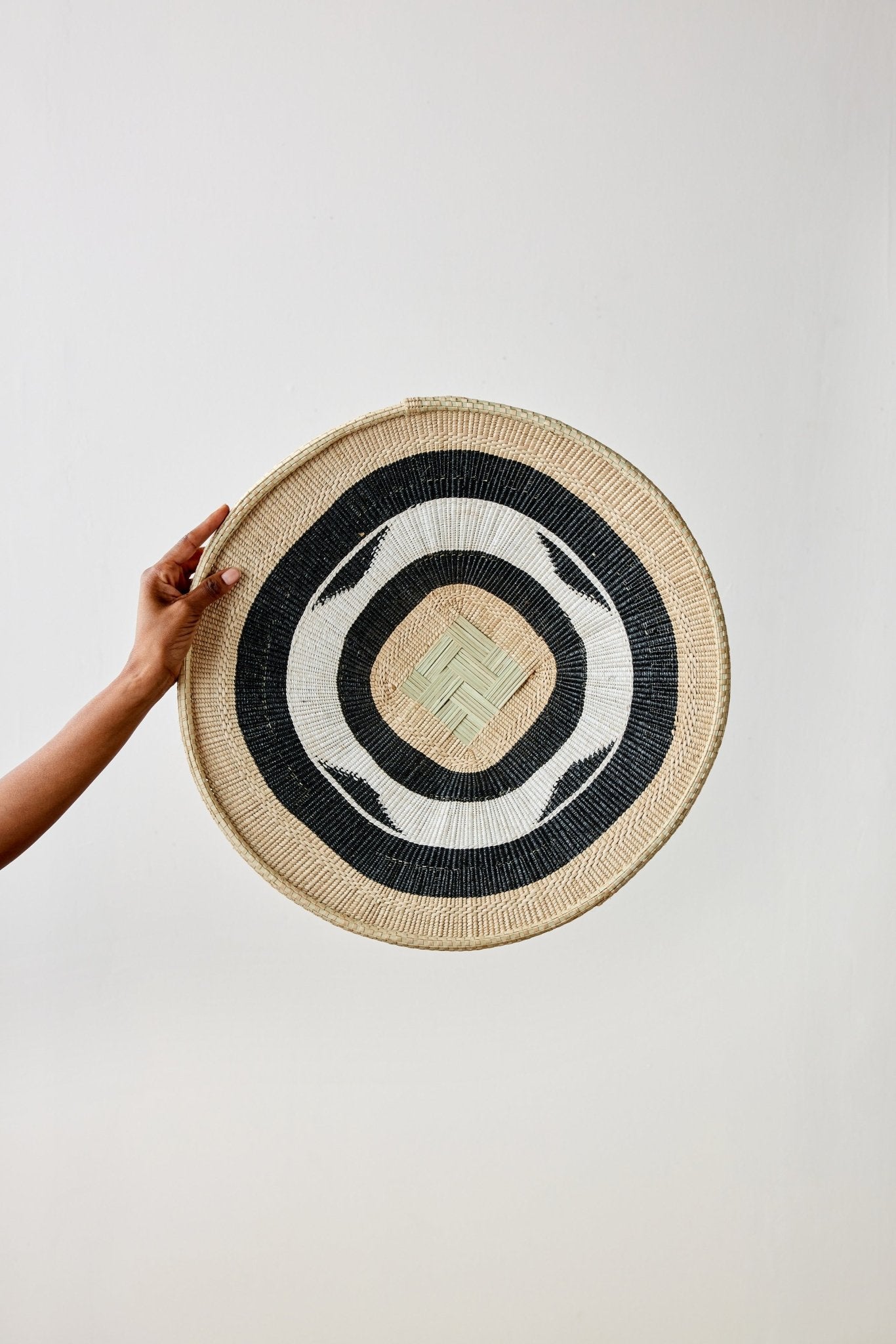Nolyia Black Flat Basket - Che Cose Belle