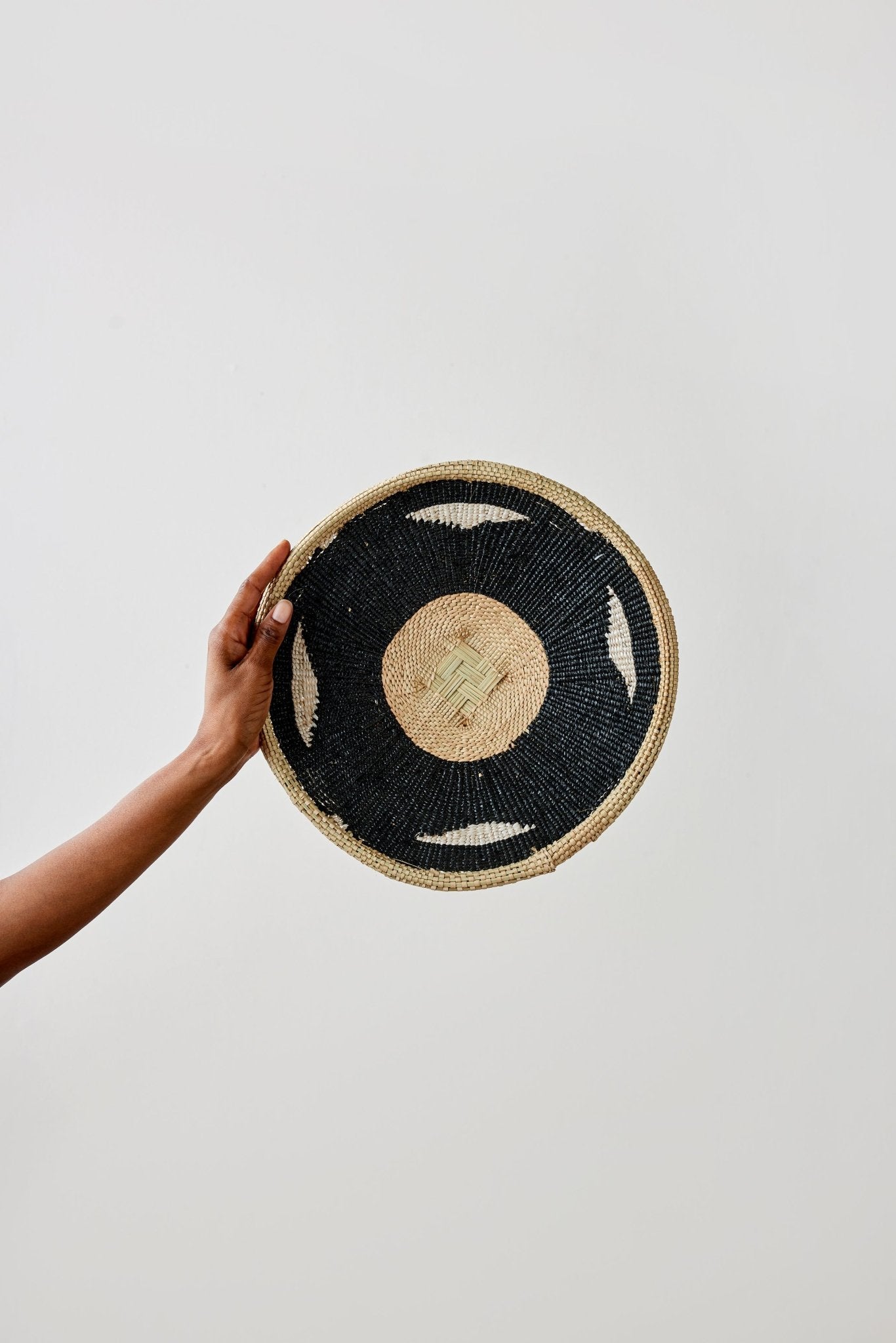 Nolyia Black Flat Basket - Che Cose Belle
