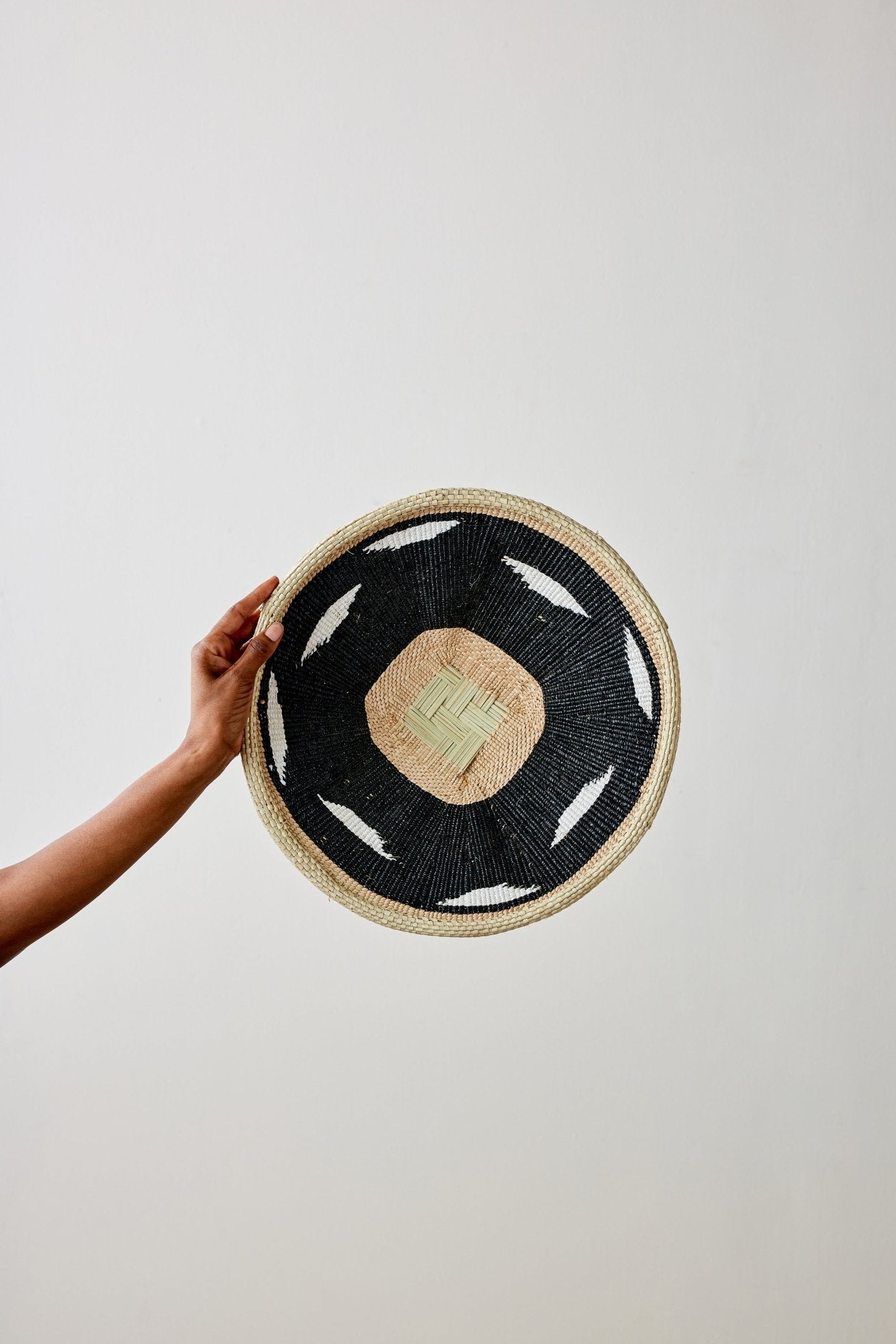Nolyia Black Flat Basket - Che Cose Belle