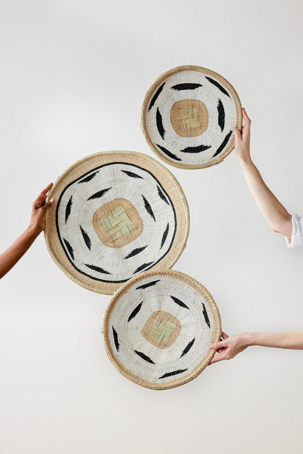 Nolyia White Flat Basket - Che Cose Belle